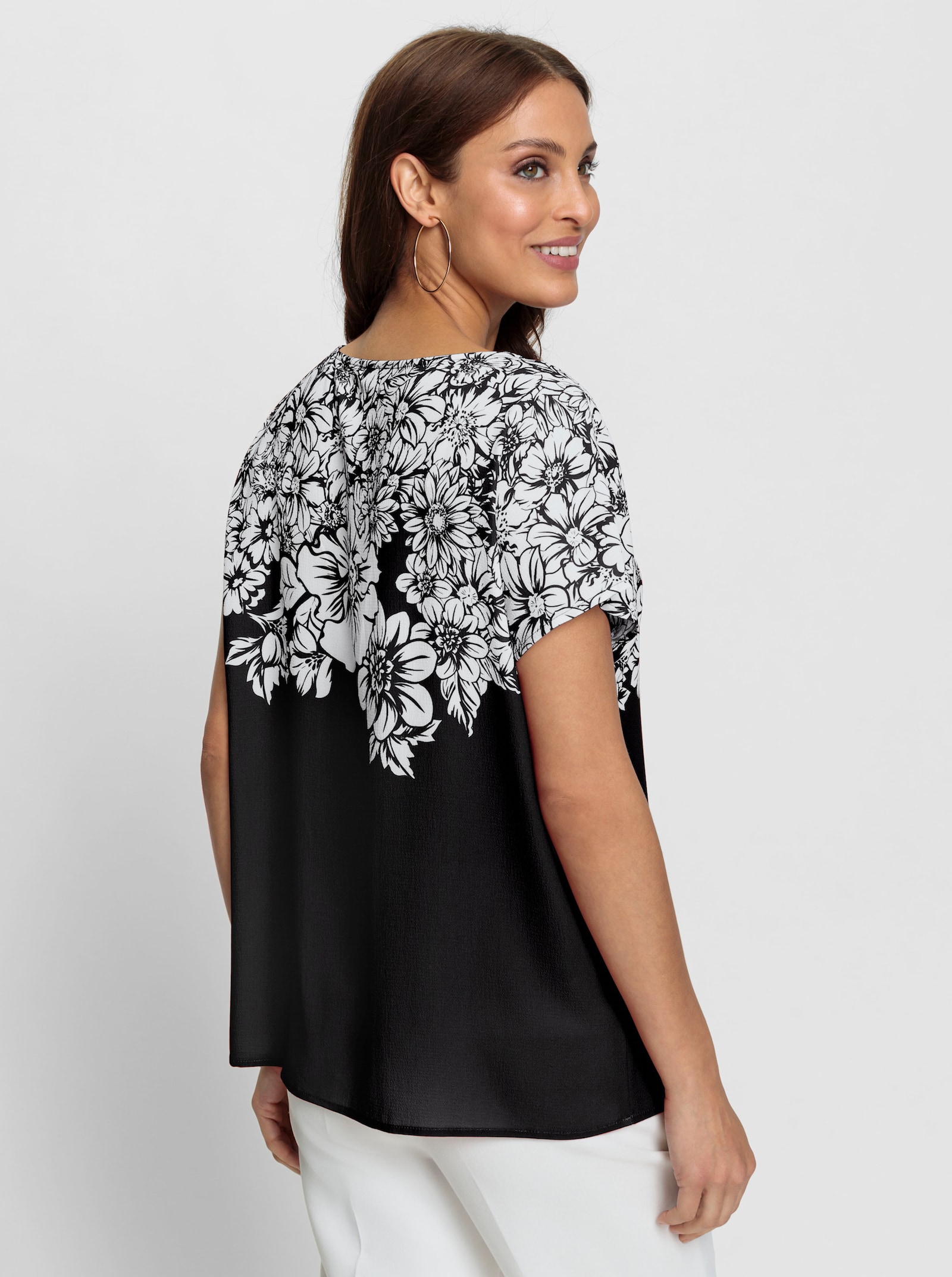Schlupfbluse mit Blüten-Druck - schwarz-weiss-bedruckt