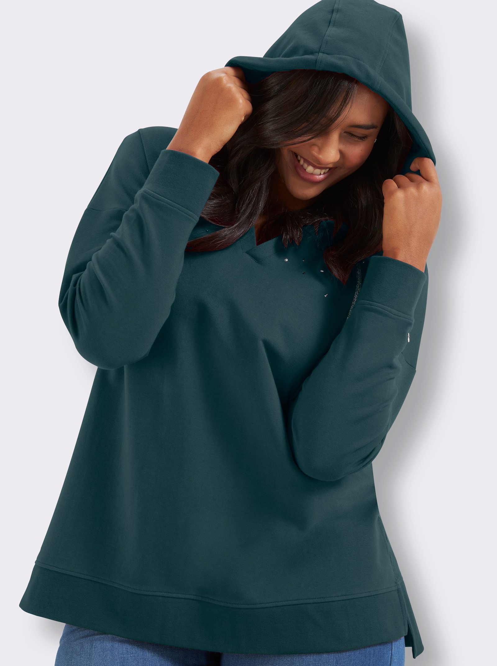 sheego Kapuzensweatshirt mit Ziersteinchen - kirsche