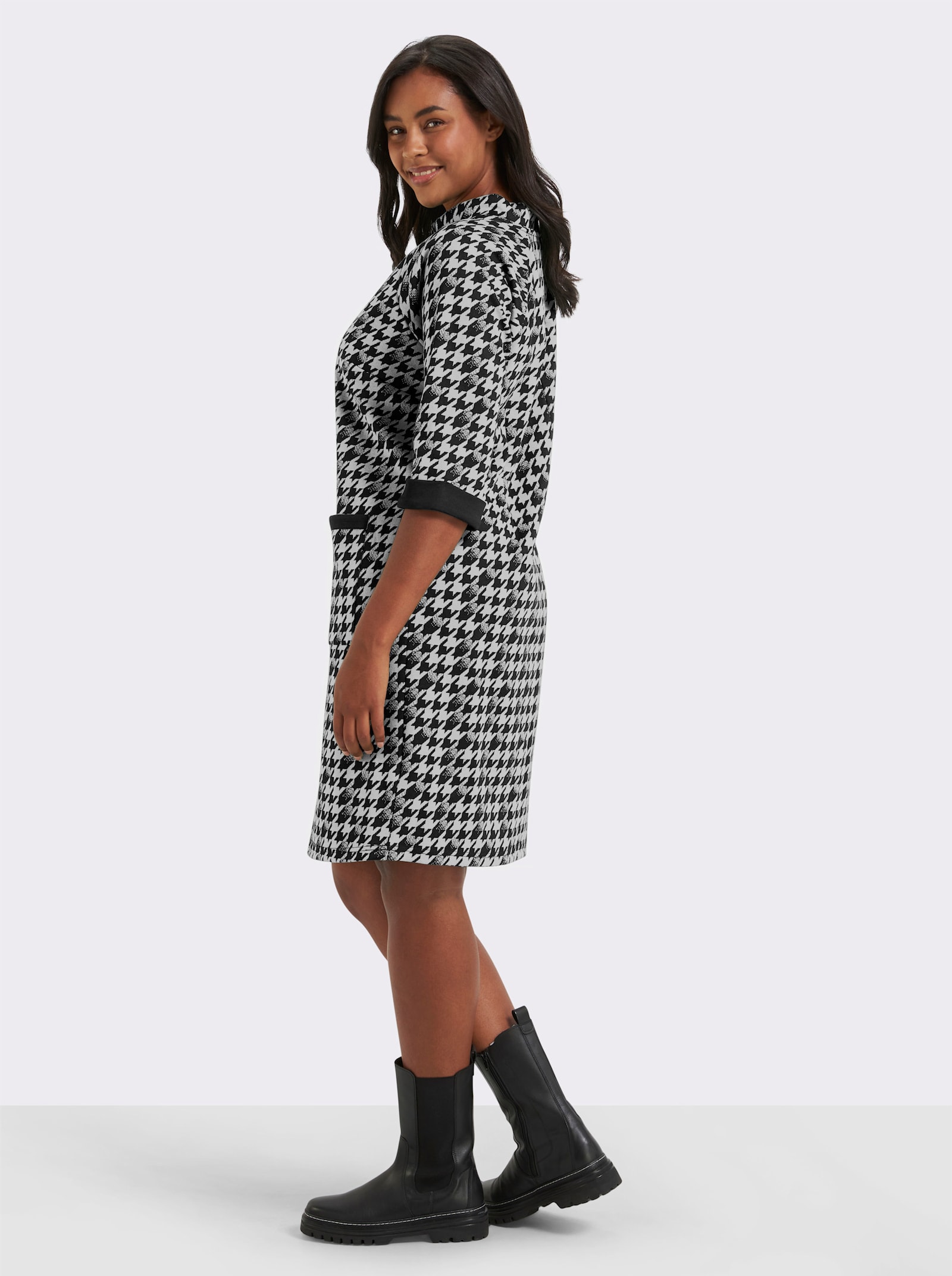Jerseykleid mit Kontrast-Akzenten - ecru-schwarz-gemustert