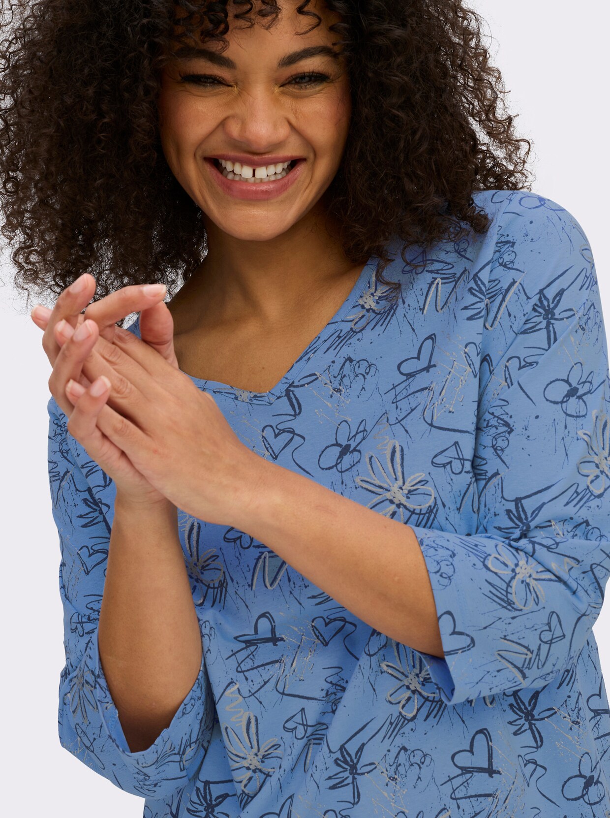 3/4-Arm-Shirt mit Herzen und Blüten verziert - bleu