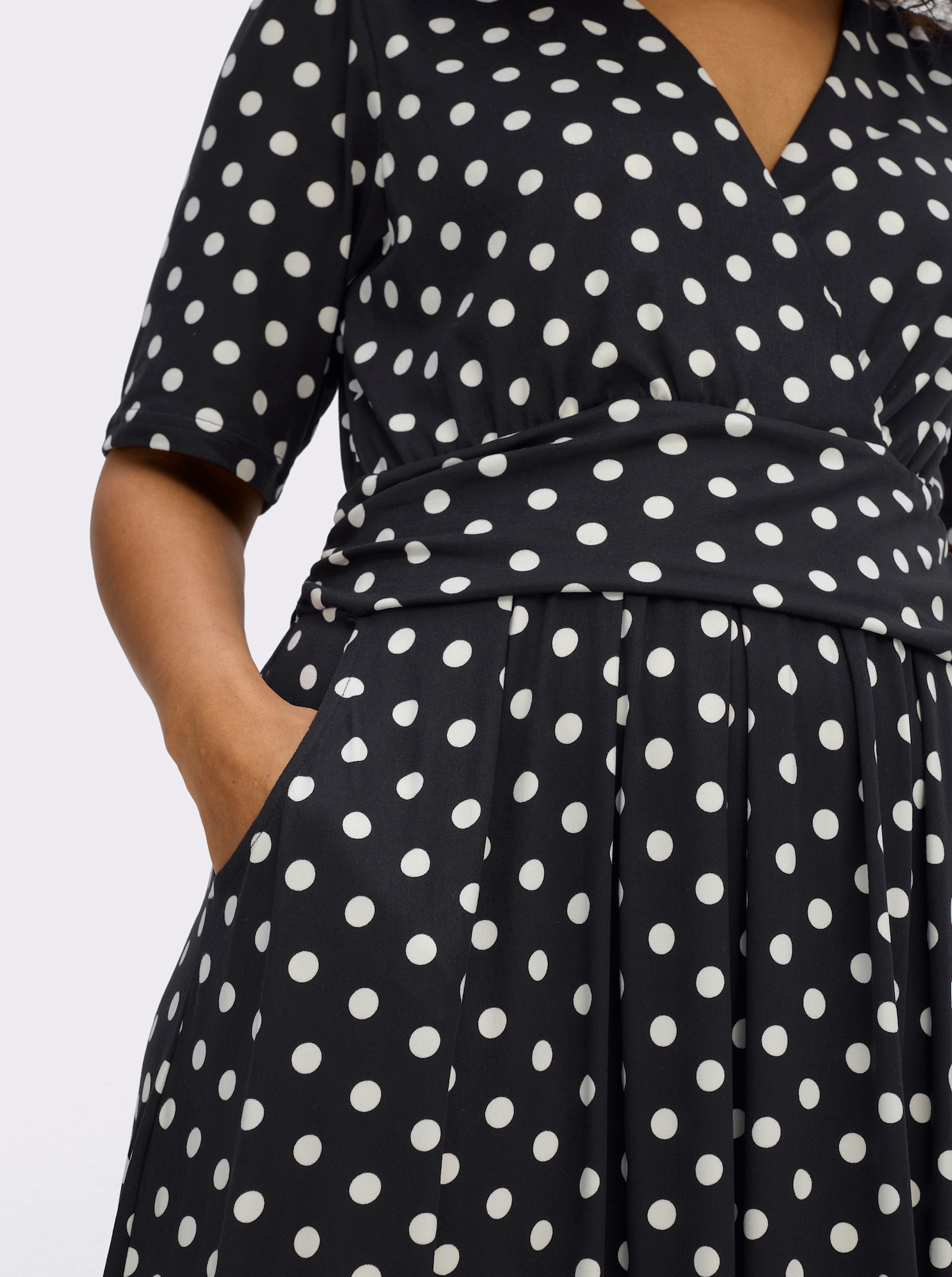 sheego by Joe Browns Jerseykleid mit Polka-Dots - schwarz-weiß-gemustert
