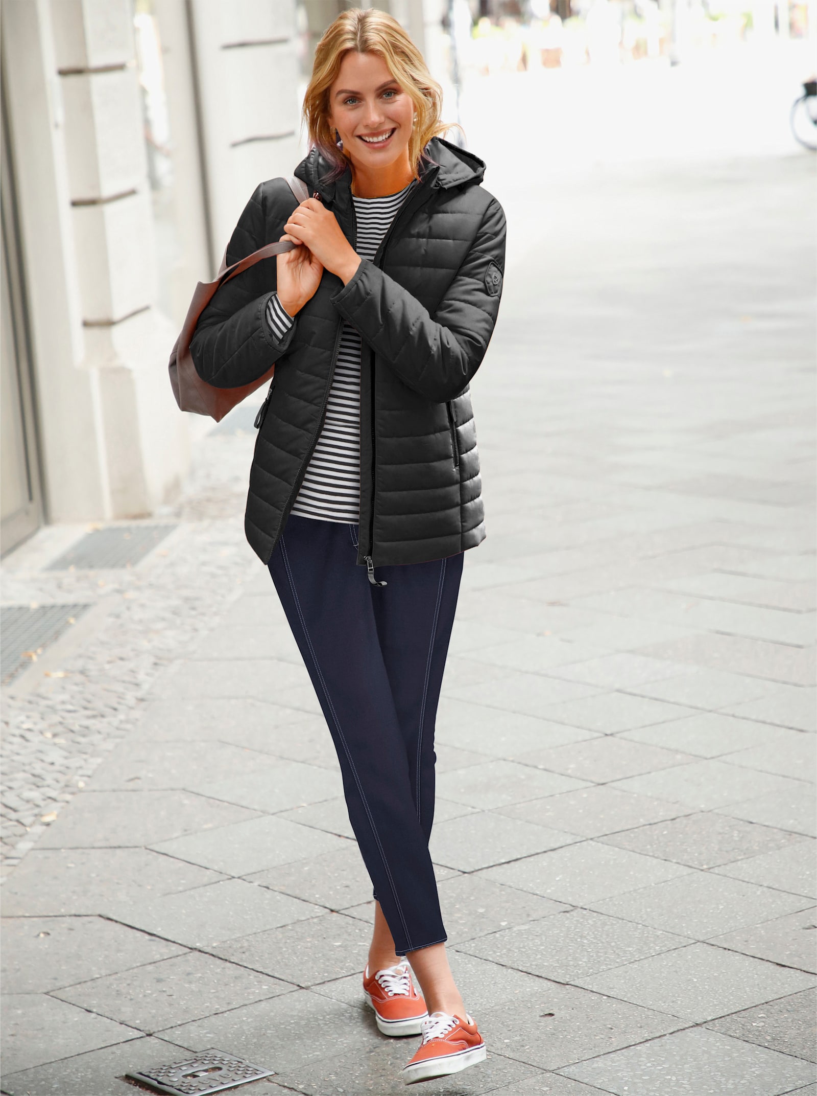 Steppjacke mit kontrastfarbenen Akzenten - schwarz