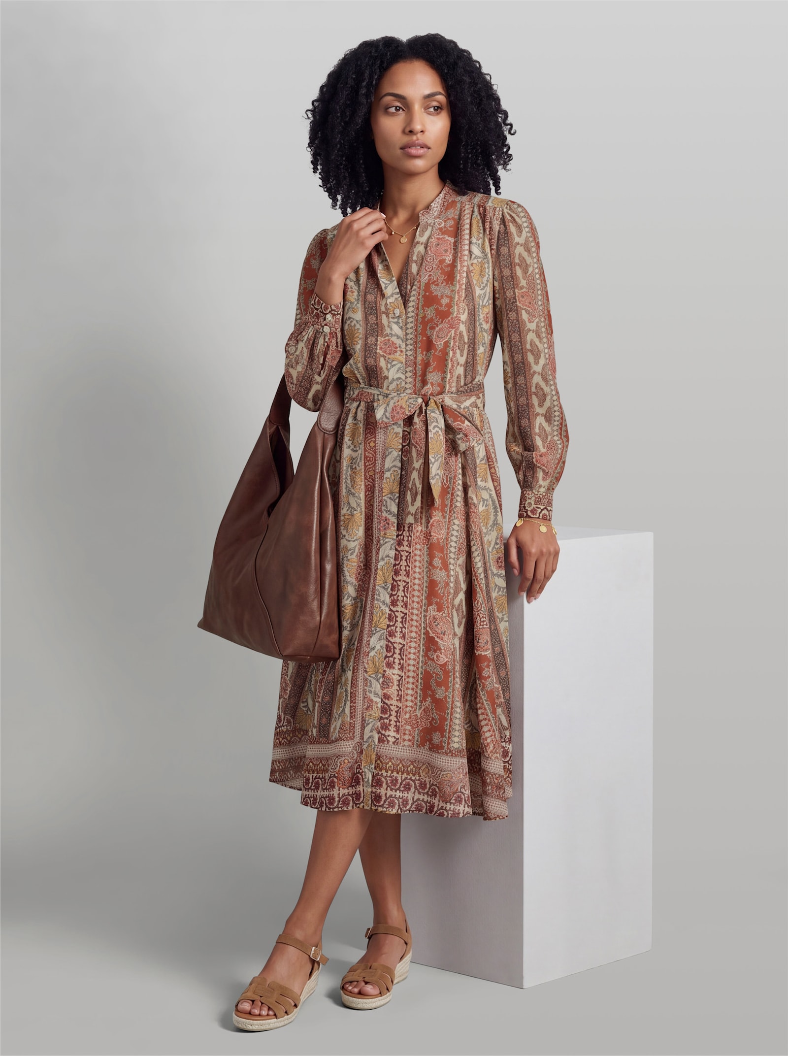 heine Baumwollkleid mit Bindegürtel - sand-rostrot-bedruckt
