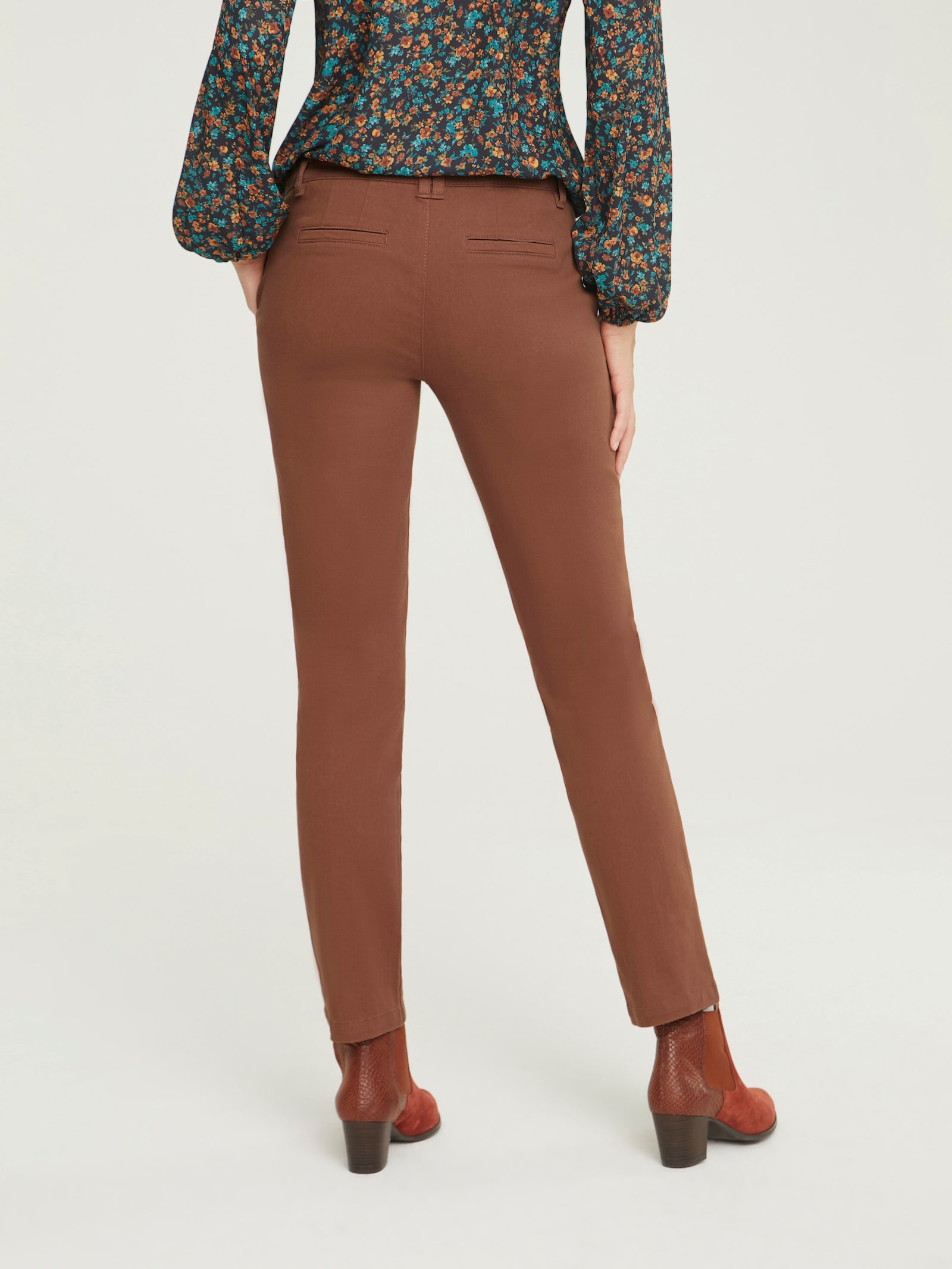 heine Röhrenhose mit Taschen vorne - cappuccino