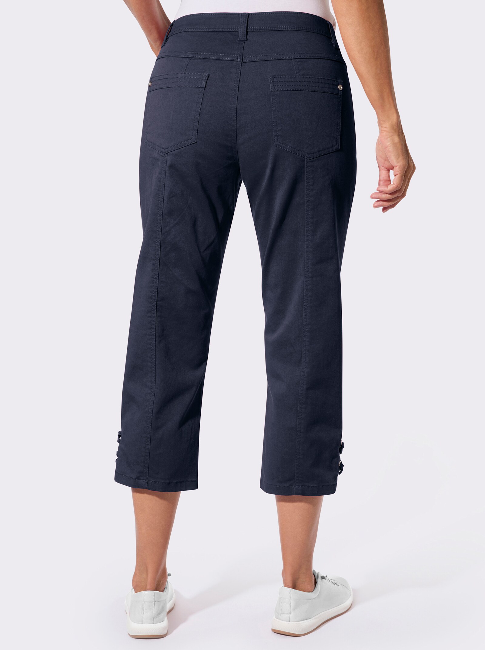 Caprijeans mit Kreuzschnürung am Saum - marine