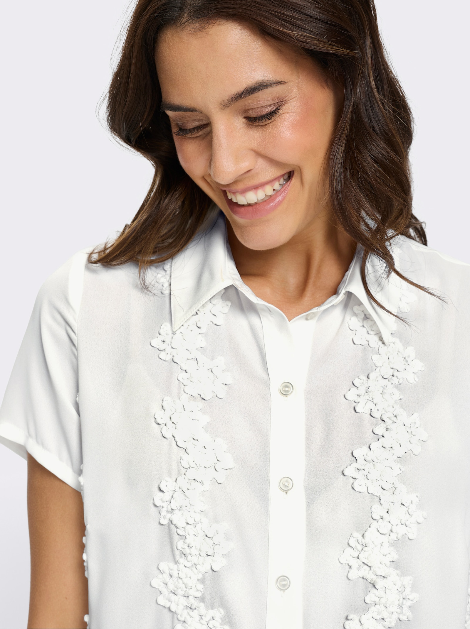 Kurzarm-Bluse mit Blüten-Stickerei - ecru