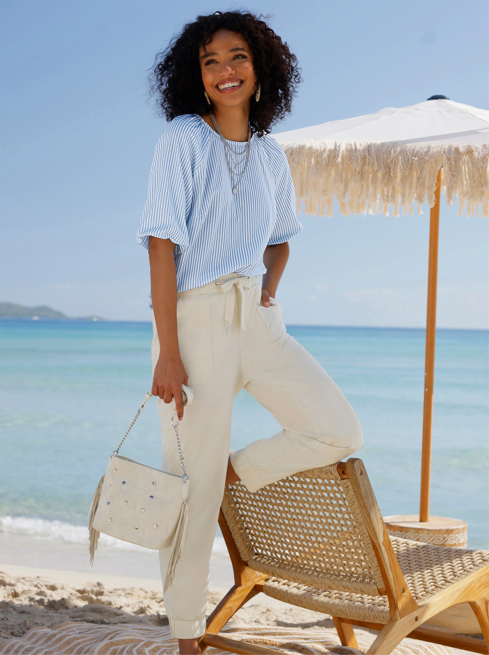 heine Gestreifte Bluse mit Ballonärmeln - eisblau-ecru-gestreift