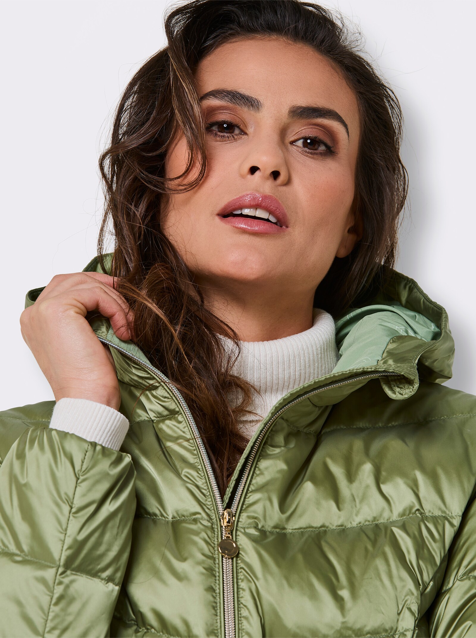 CREATION L PREMIUM Daunenjacke mit formgebenden Wiener Nähten - schilf