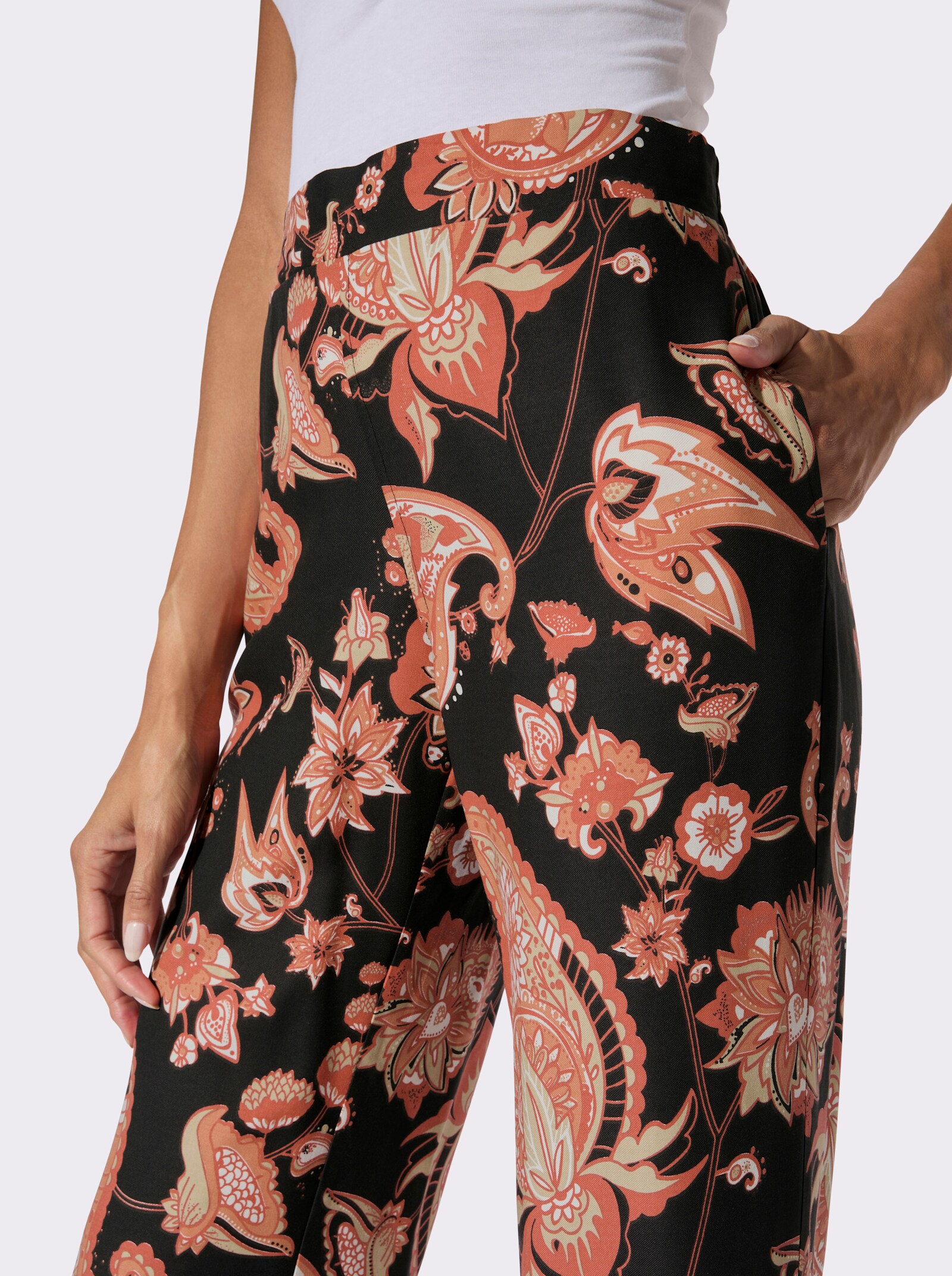 Druckhose mit zwei Nahttaschen - schwarz-papaya-bedruckt