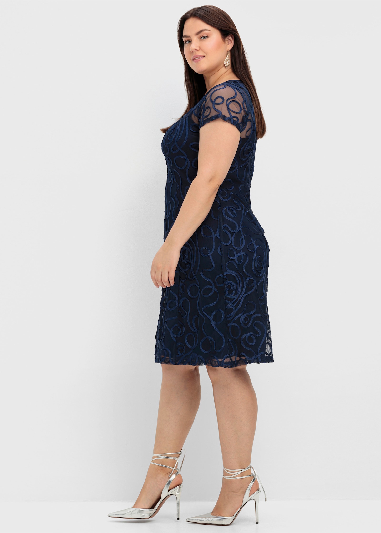 sheego Cocktailjurk met sierranden - marine