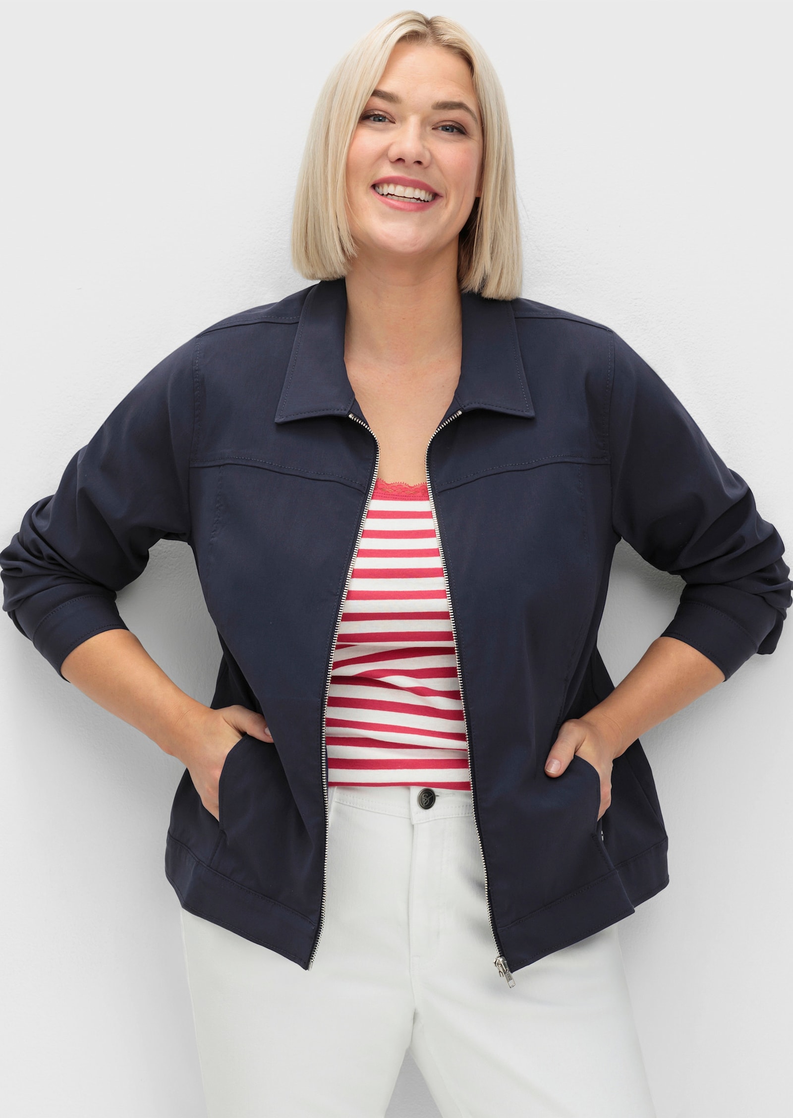 sheego Kurzjacke in taillierter Form, aus Bengalin - tiefblau