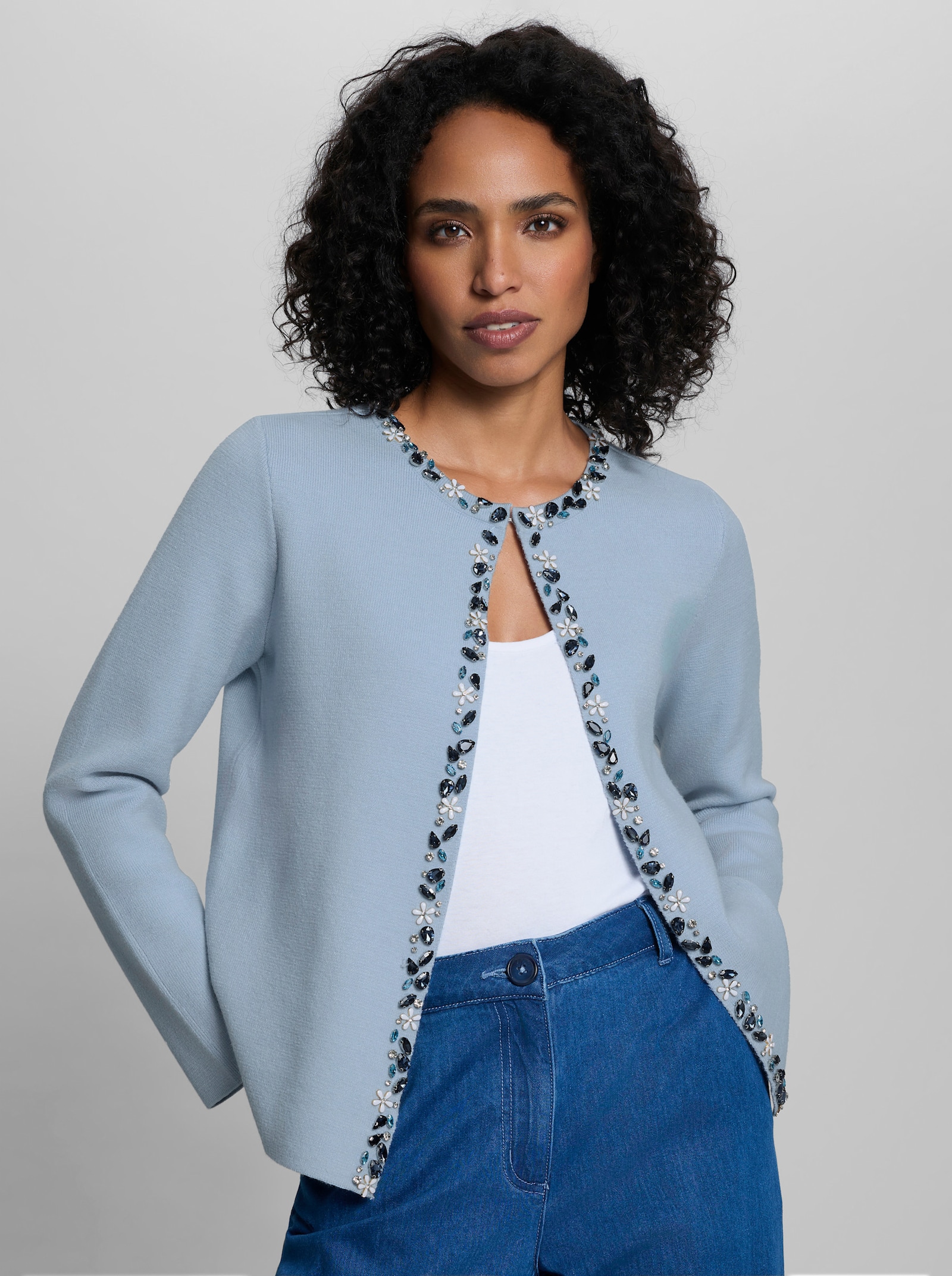 heine Strickjacke mit Schmucksteinen - hellblau