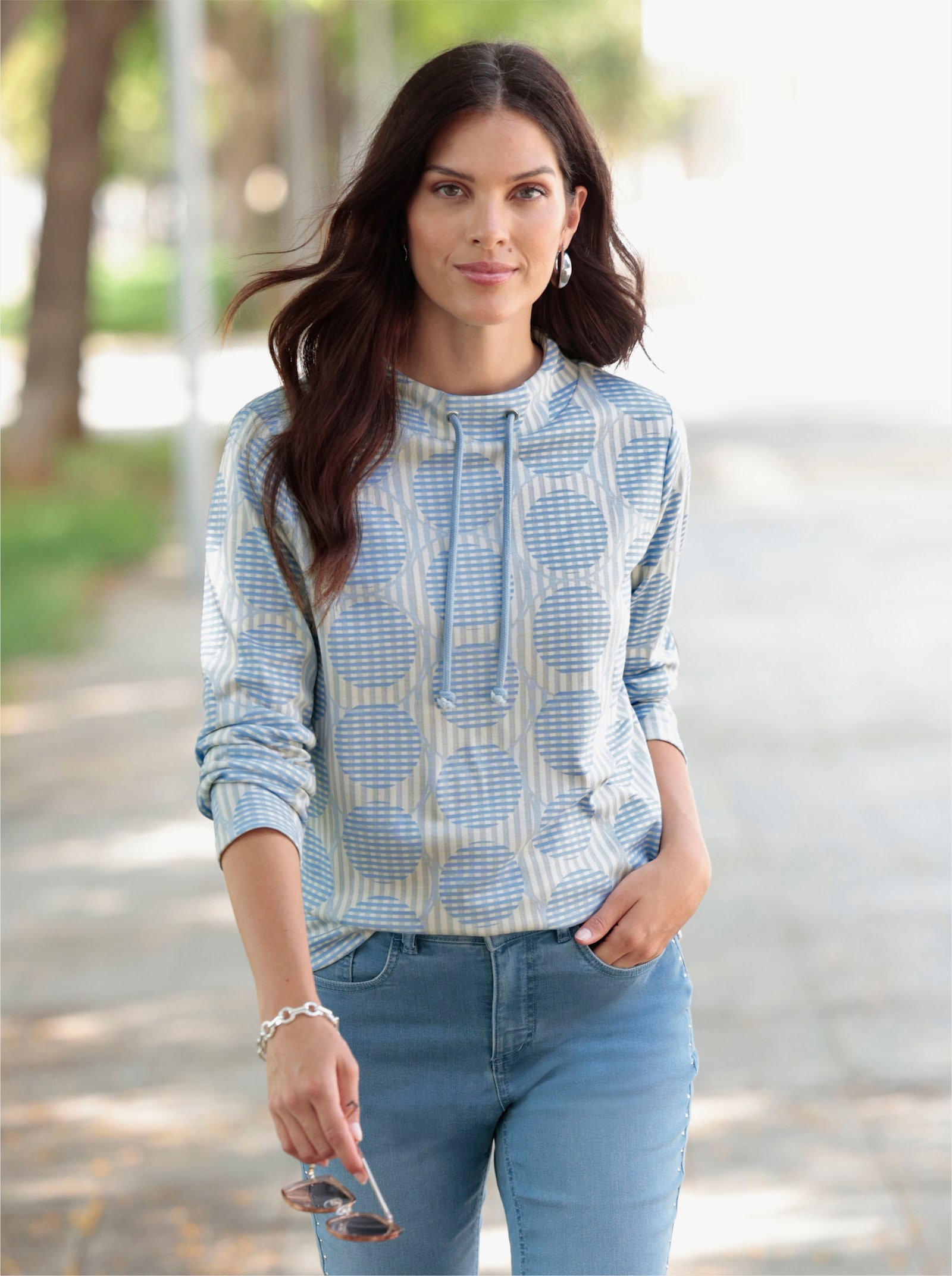 Sweatshirt mit Stehkragen - hellblau-himmelblau-bedruckt