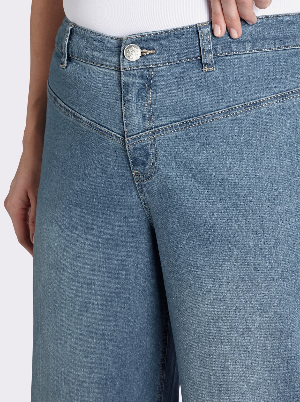 sheego Jean avec jambes larges - bleu blanchi