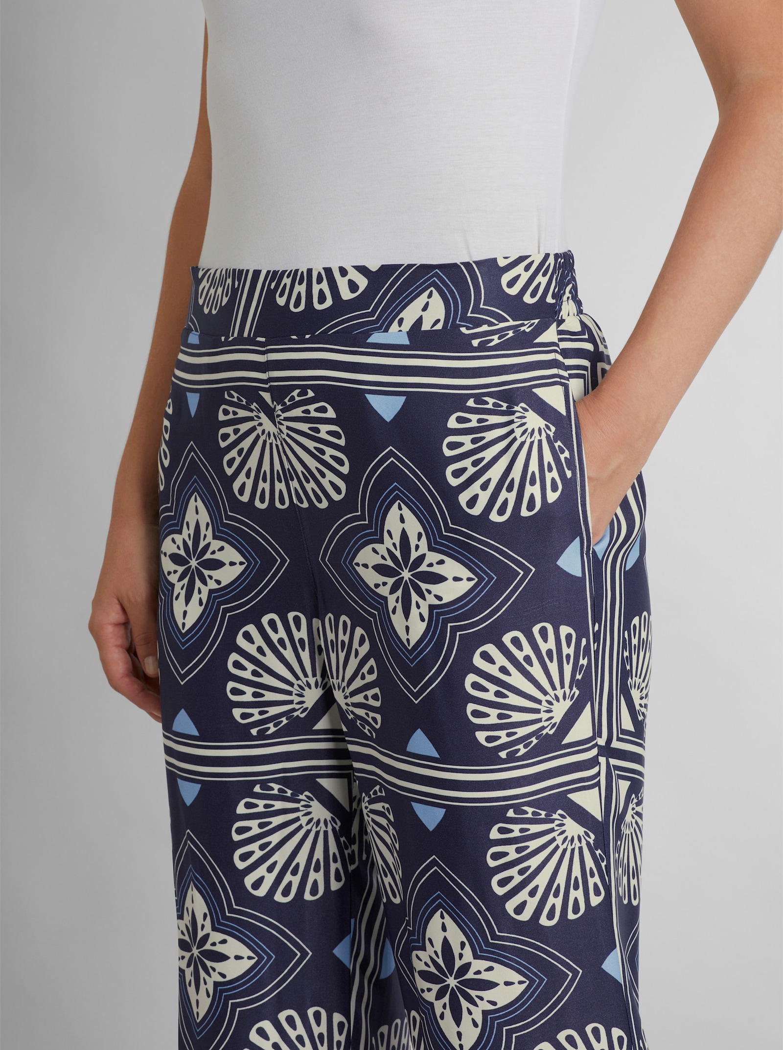 heine Druckhose in Schlupfform - marine-champagner-bedruckt