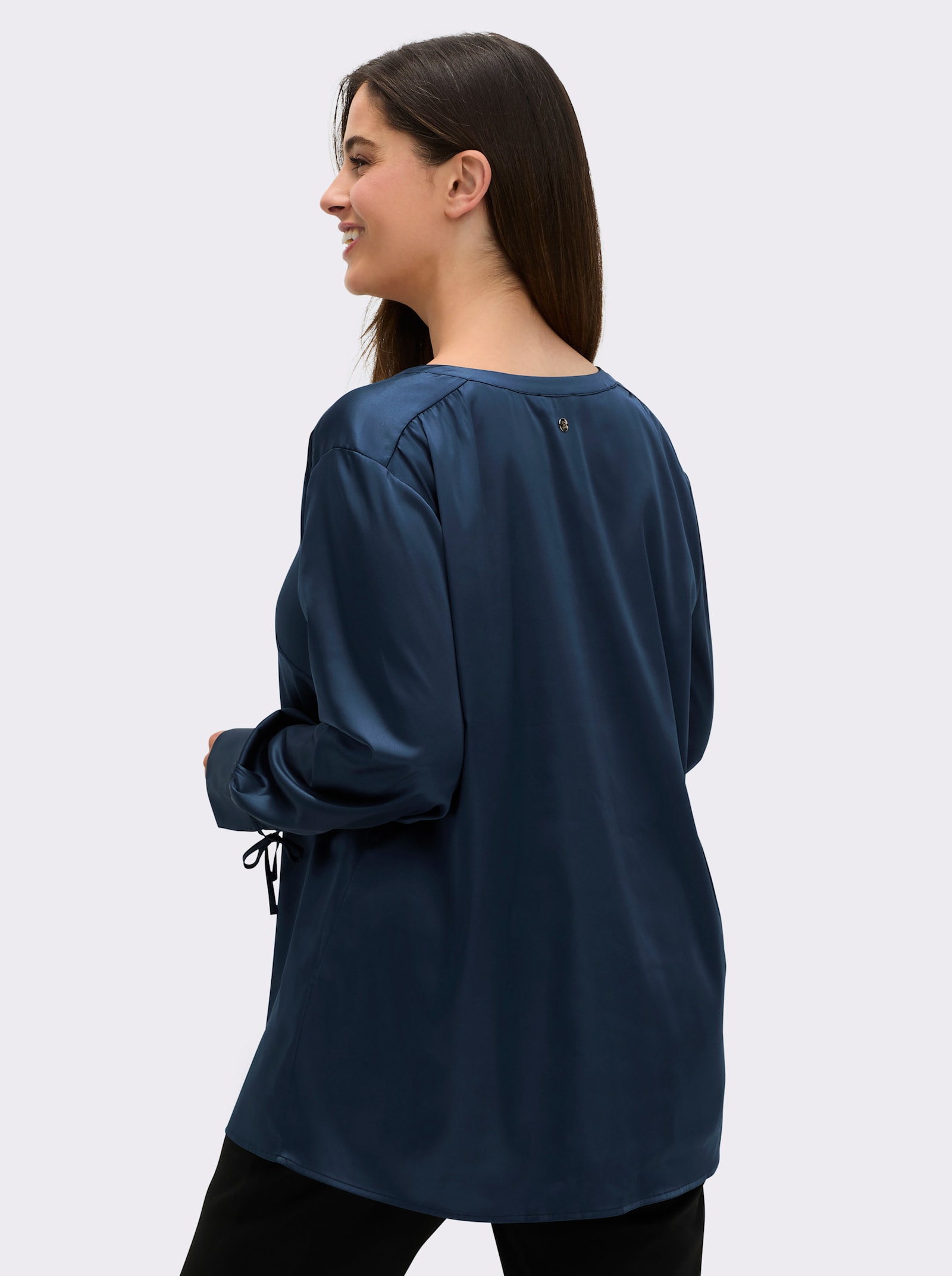 sheego Tunika aus Satin, mit Ärmel-Bindebändchen - dunkelblau
