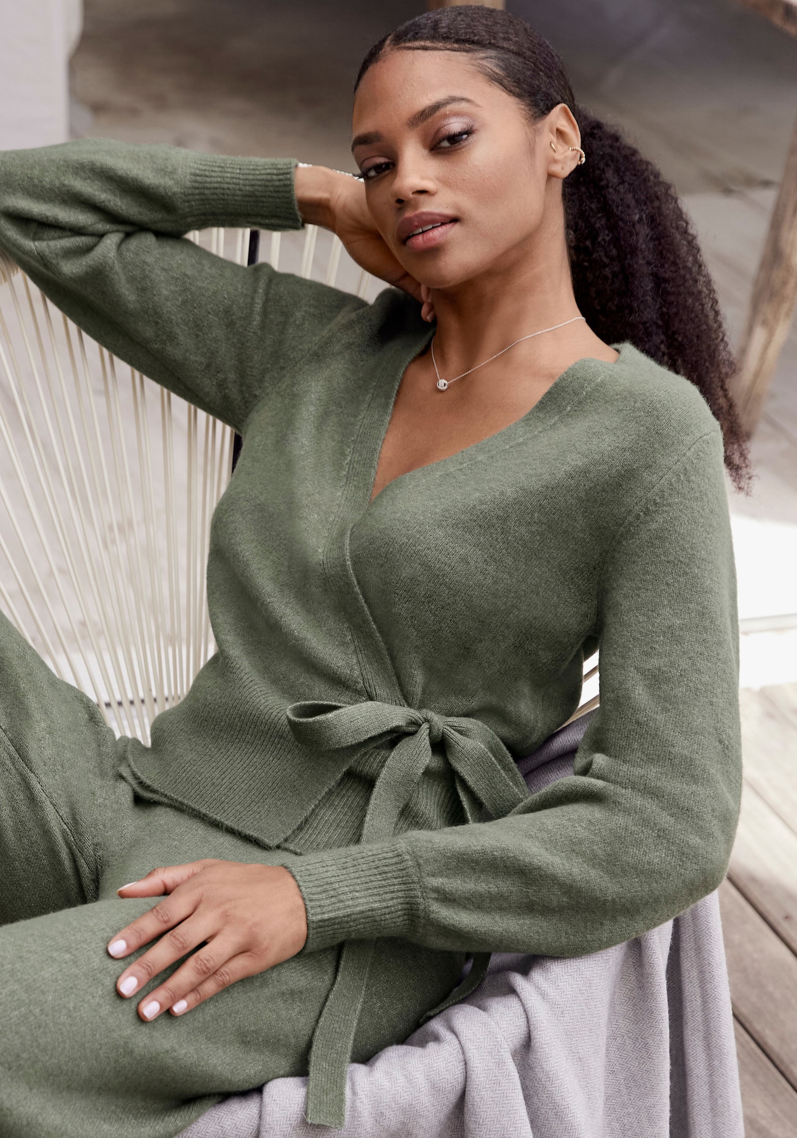 LASCANA Veste cache-cœur en tricot - vert