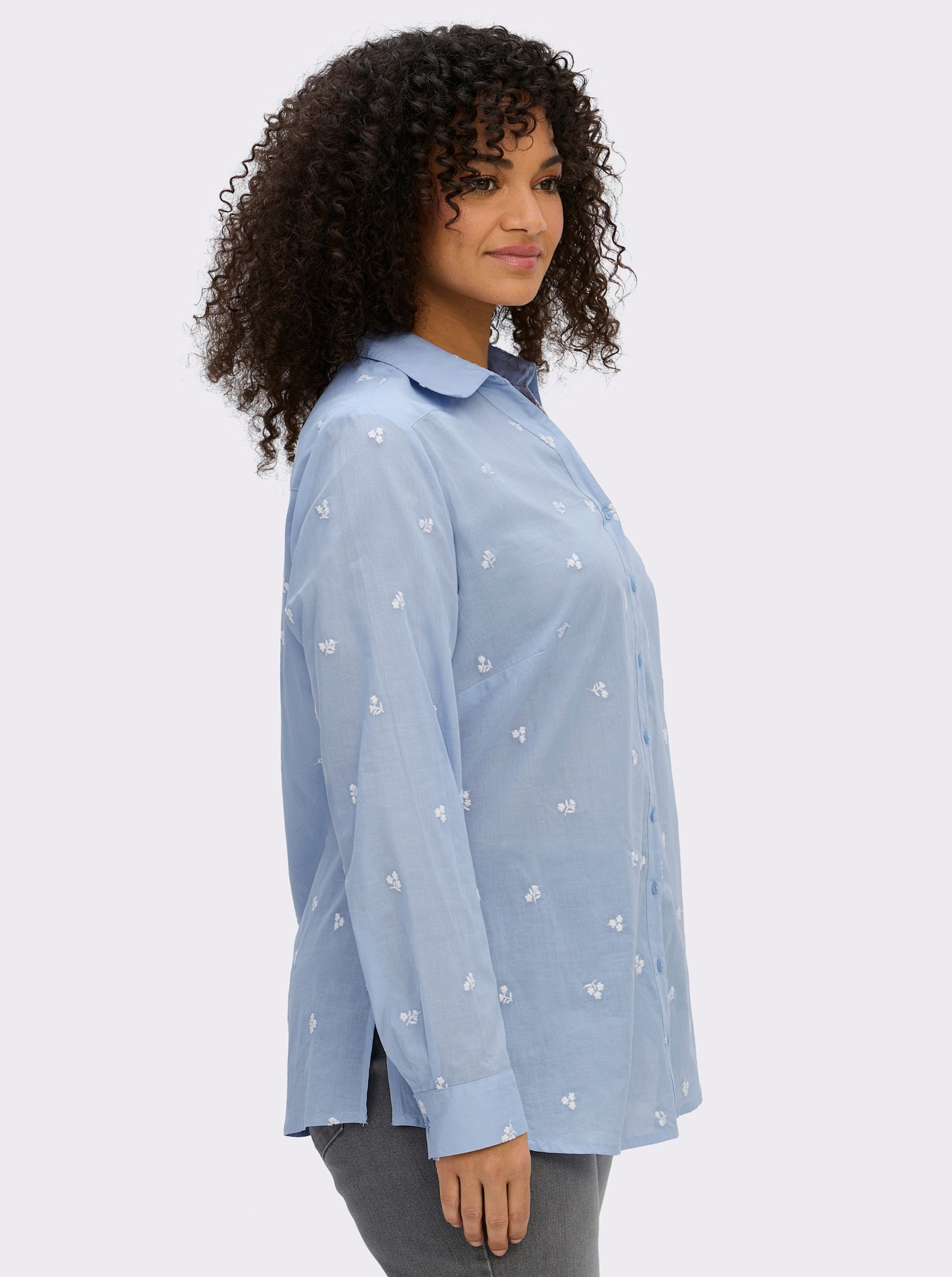 sheego Hemdbluse mit Blütenstickereien - bleu