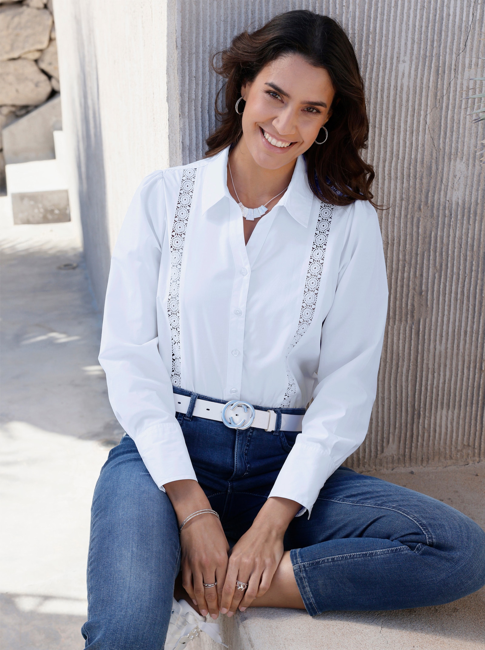 Spitzenbluse mit Kellerfalte hinten - weiß