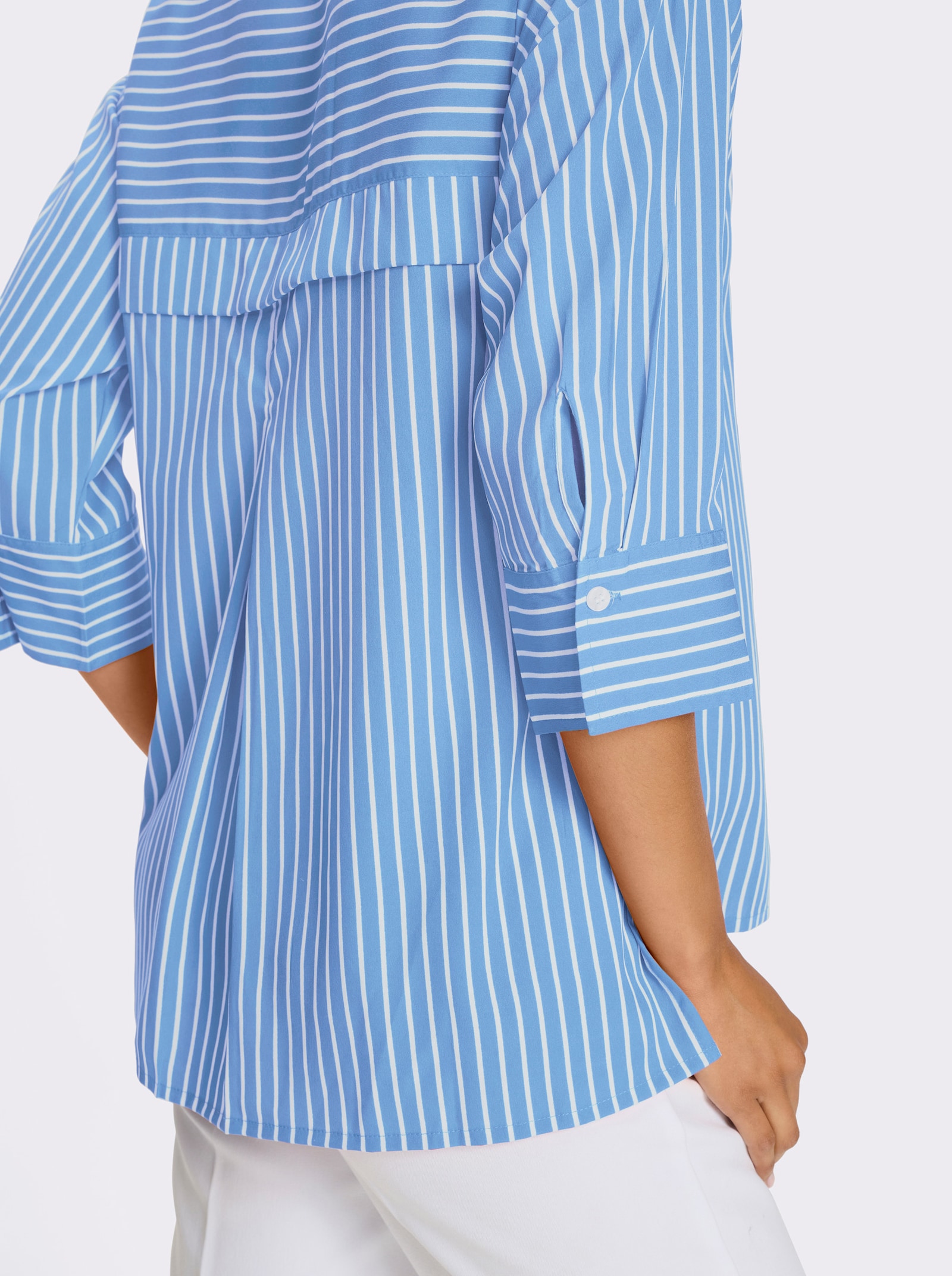 Lange blouse met stolpplooi achter - wit/hemelsblauw gestreept