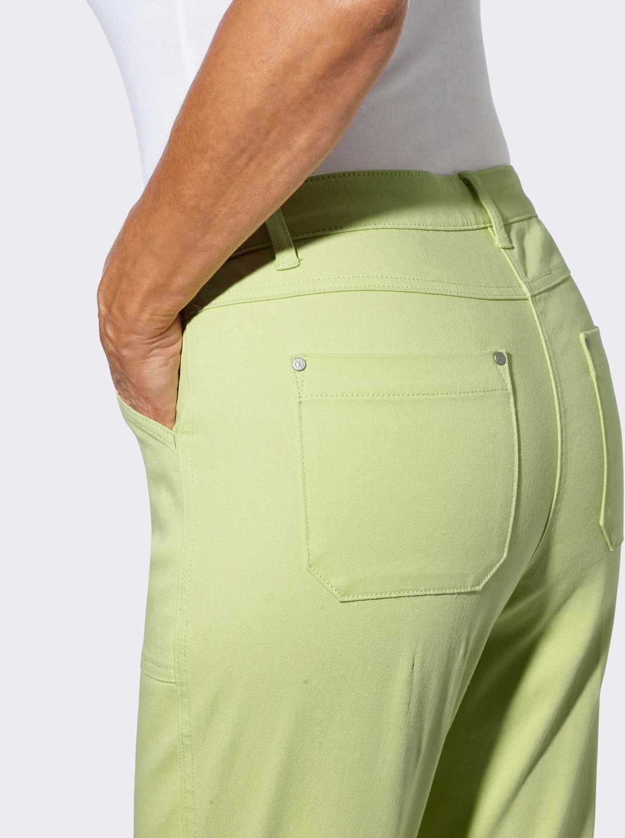 Jeans mit v-förmigem Sattel - pistazie