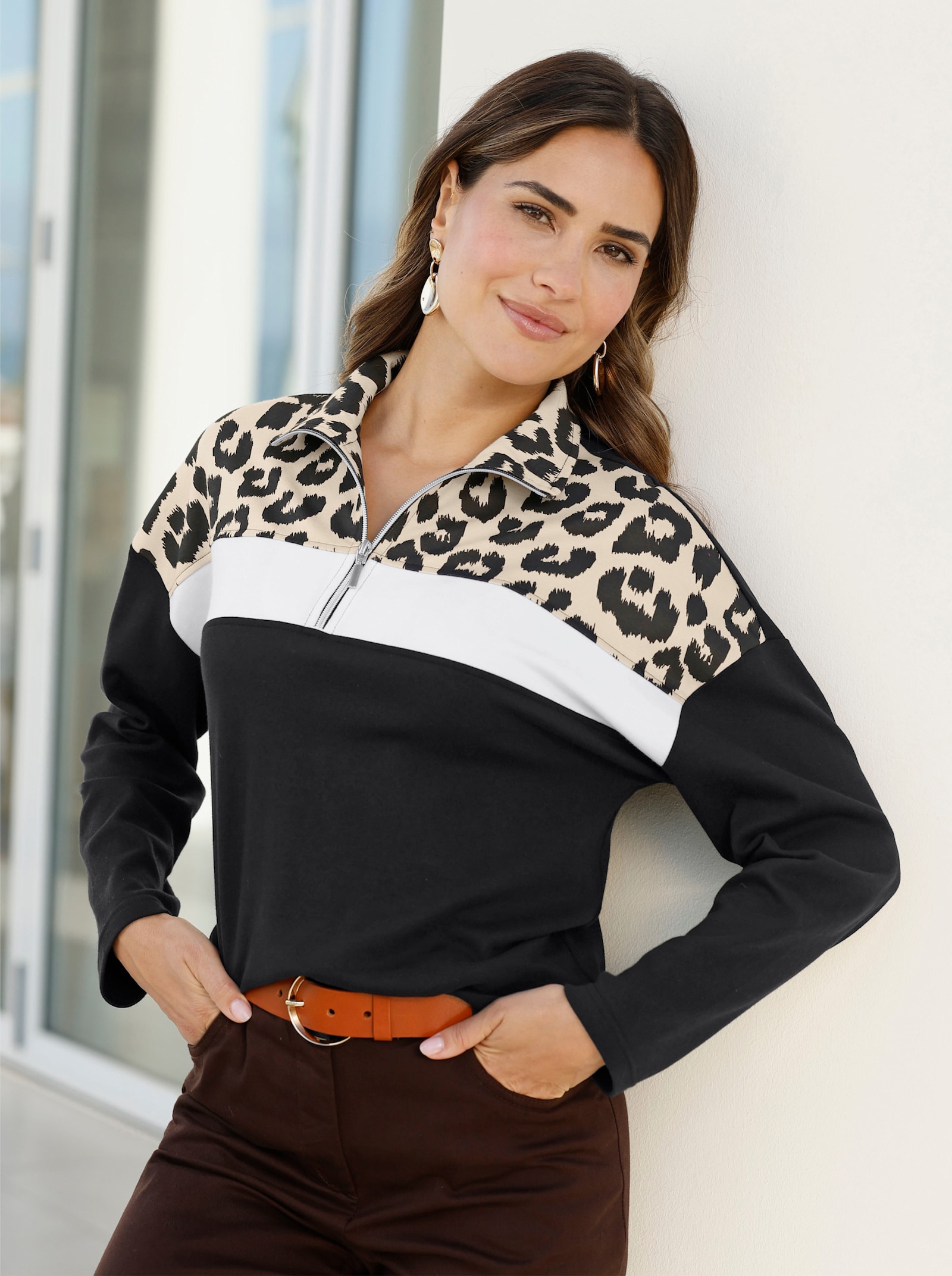 Sweatshirt mit Einsatz im Leo-Look - schwarz-sand-bedruckt