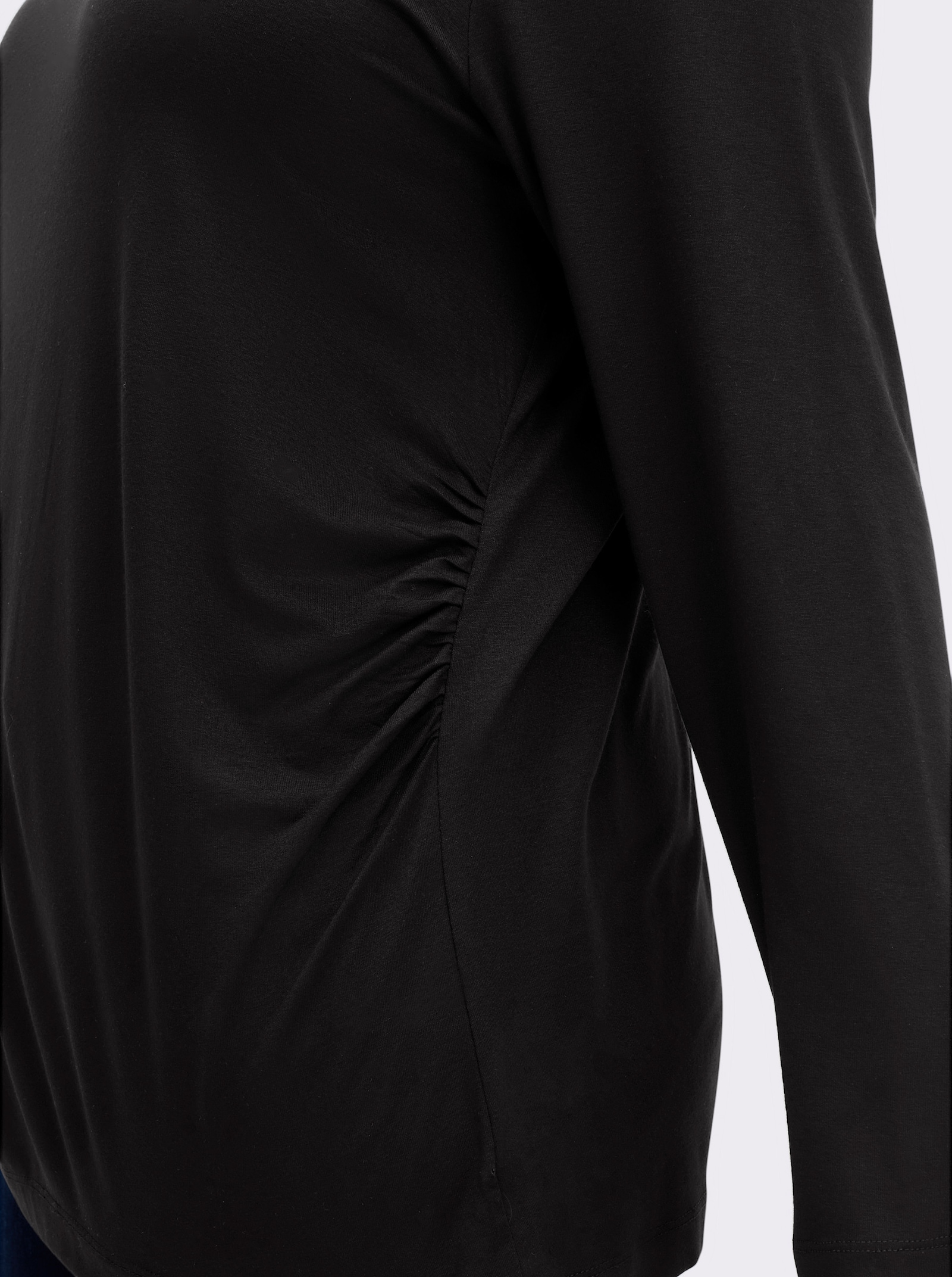 sheego Langarmshirt mit Raffung an der linken Schulter - schwarz