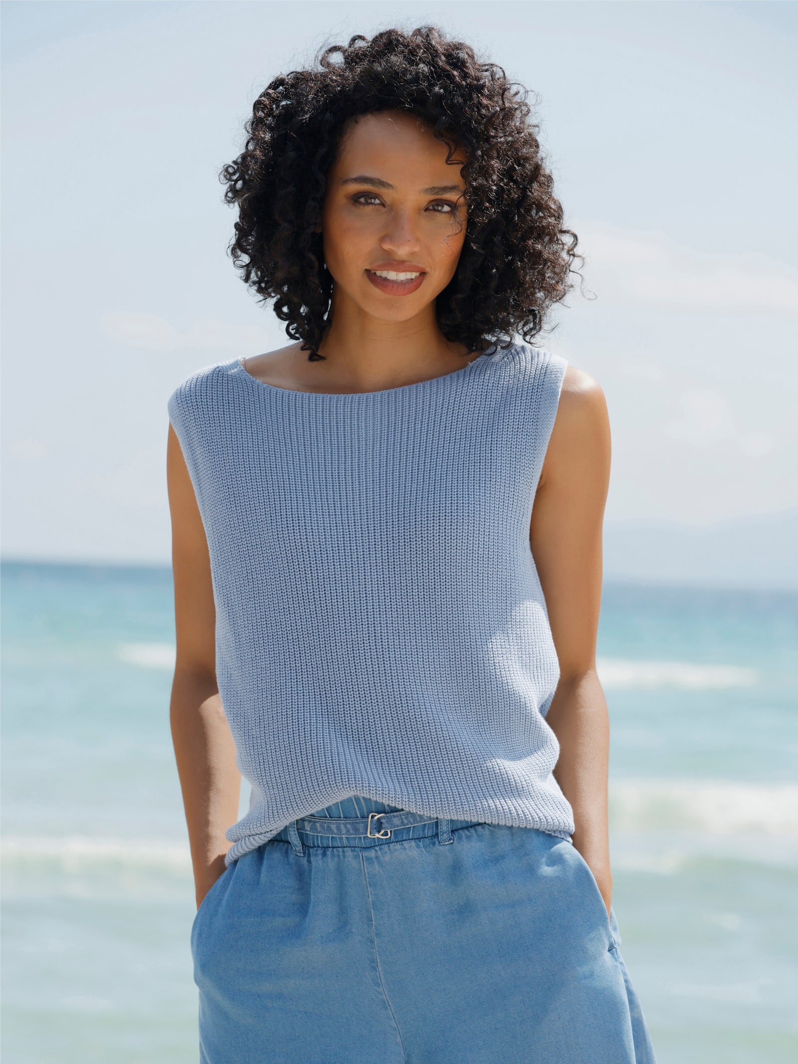 heine Stricktop mit Zierknopfleiste hinten - bleu