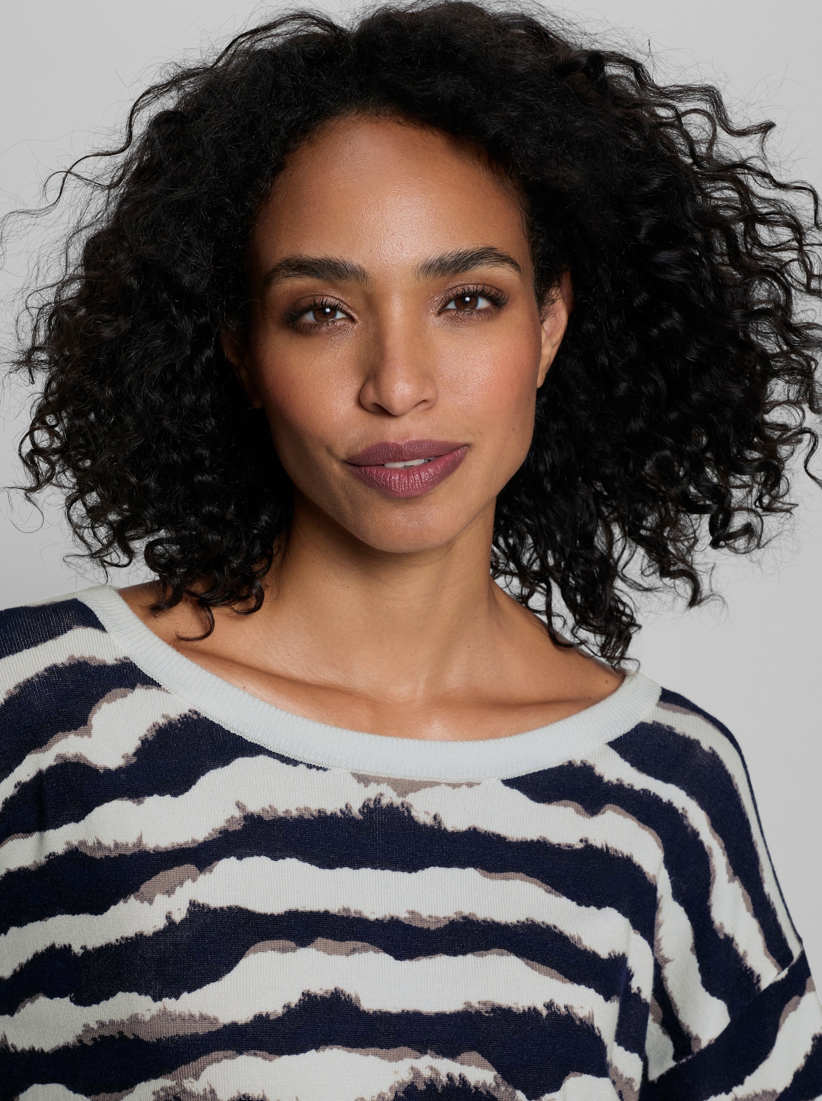 heine Feinstrickpullover mit Streifen-Print - ecru-marine-bedruckt