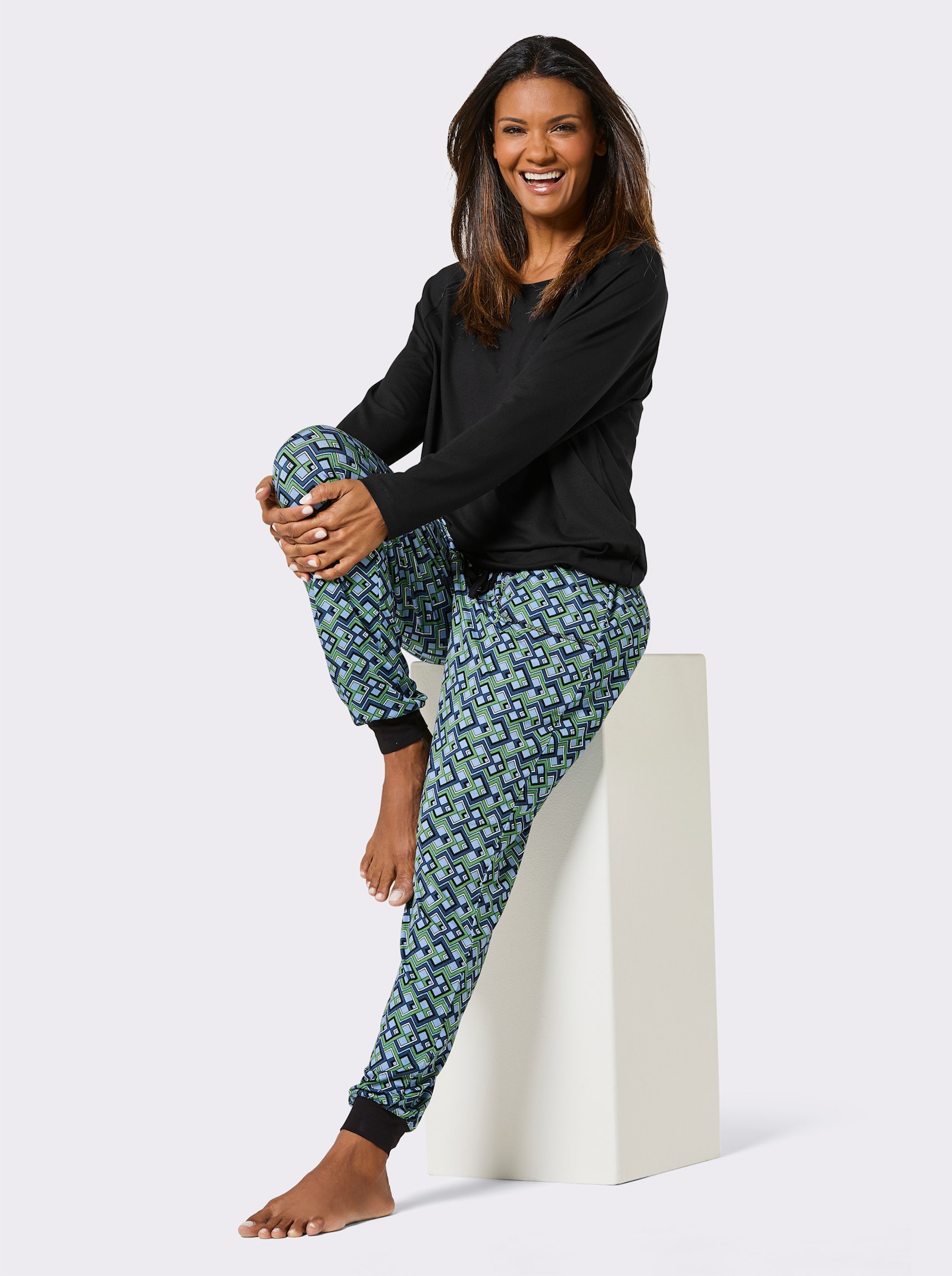 wäschepur Schlafanzug in Viskose-Qualität - schwarz-apfel-bedruckt