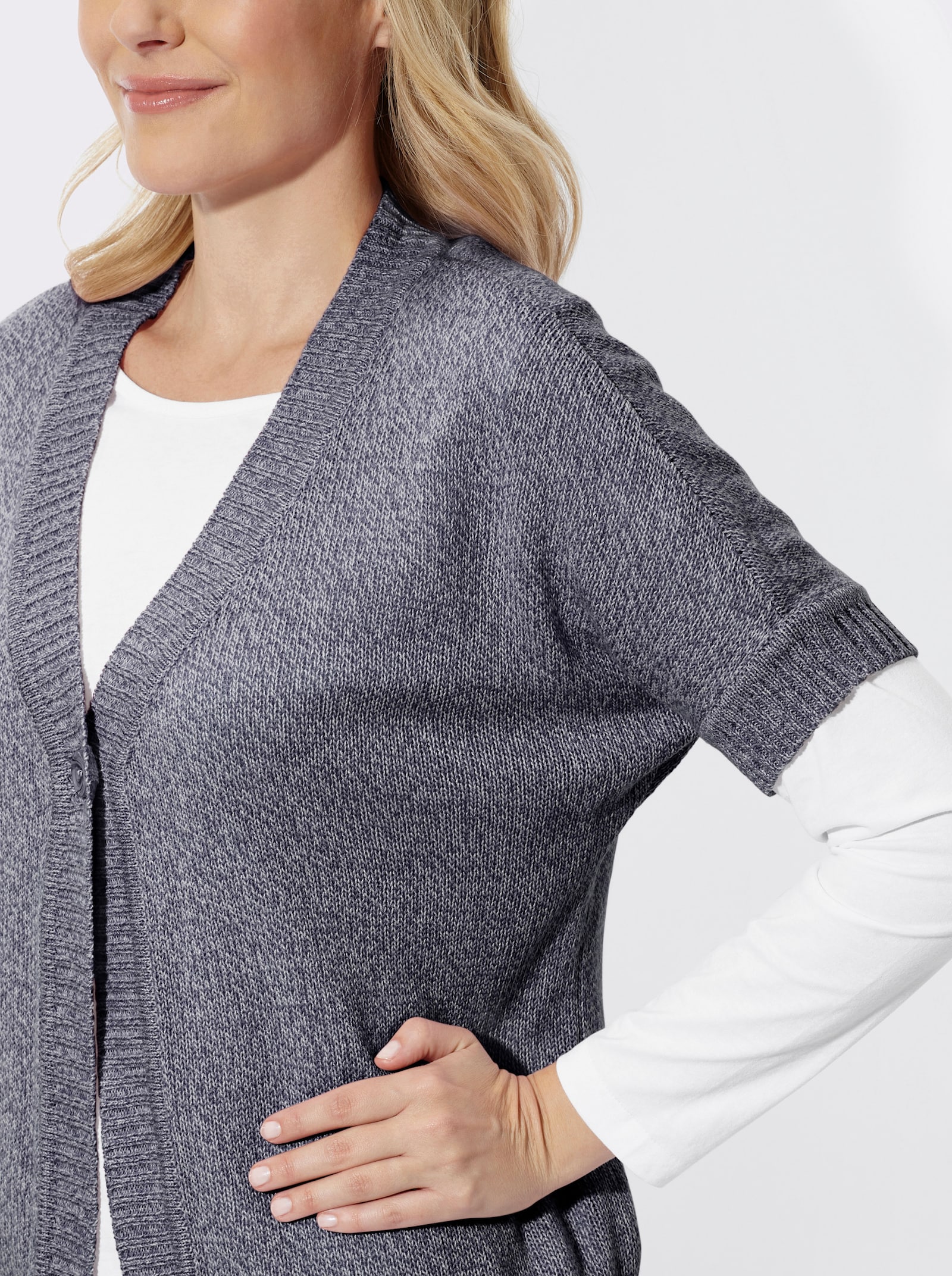 Strickjacke mit Fledermaus-Ärmeln - marine-ecru-meliert