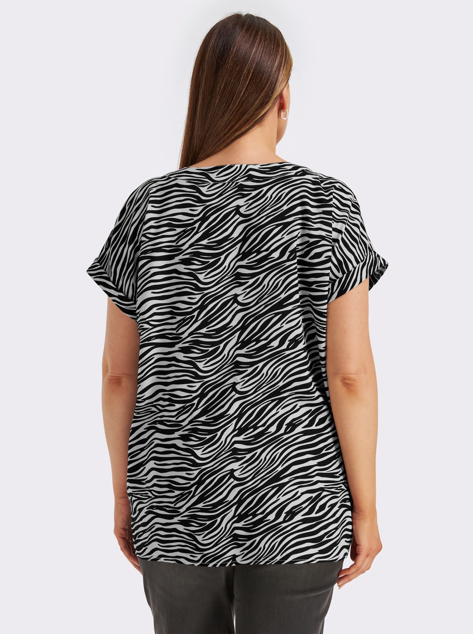 Schlupf-Bluse mit überschnittenen Schultern - schwarz-weiß-bedruckt