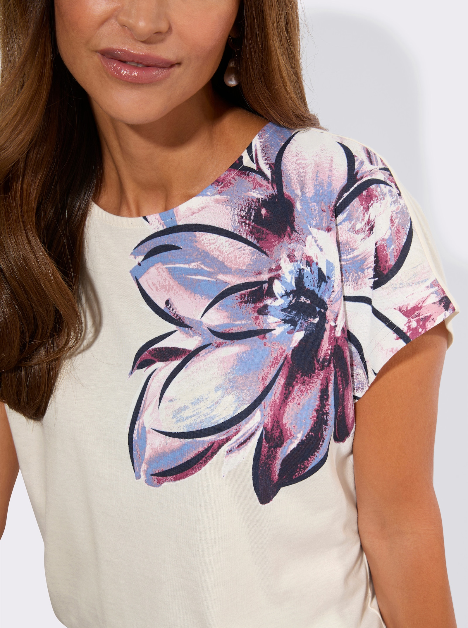 Kurzarmshirt mit platziertem Blütenmuster - champagner-marine-bedruckt
