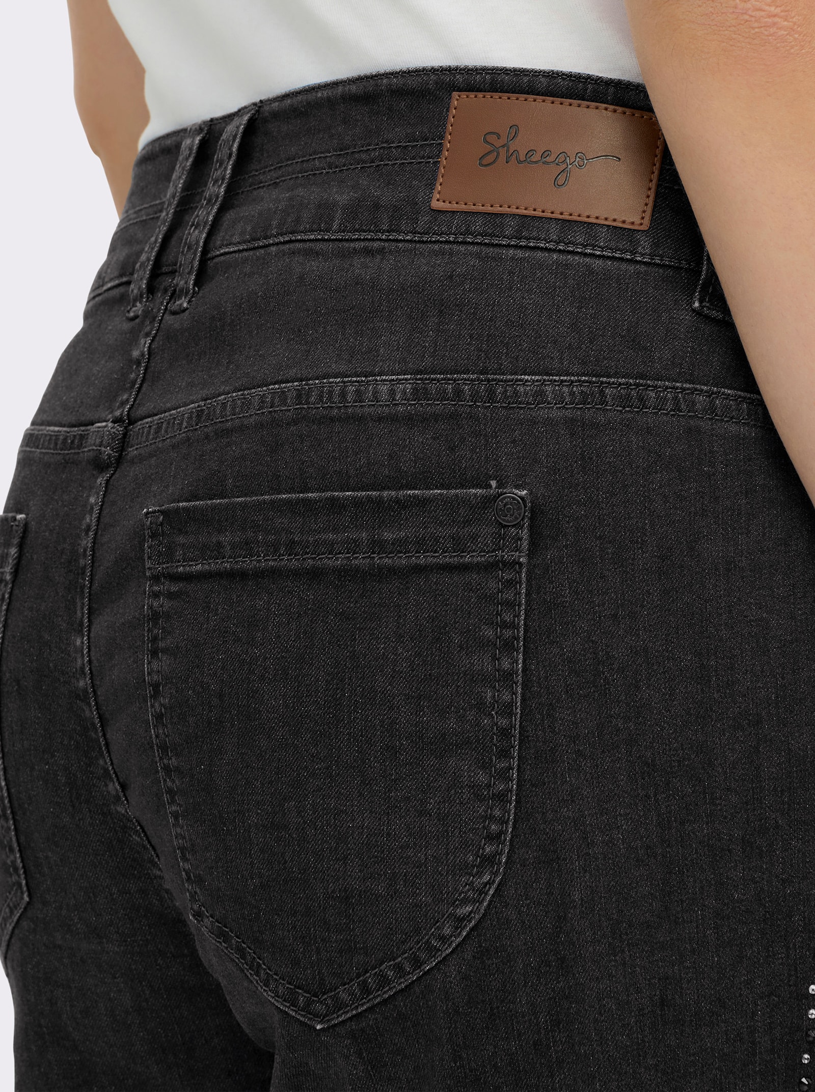sheego Gerade Jeans mit Glitzersteinchen seitlich - black denim
