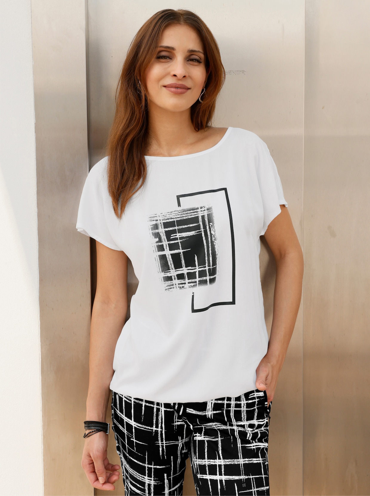 Schlupfbluse mit überschnittenen Schultern - weiß-schwarz-bedruckt