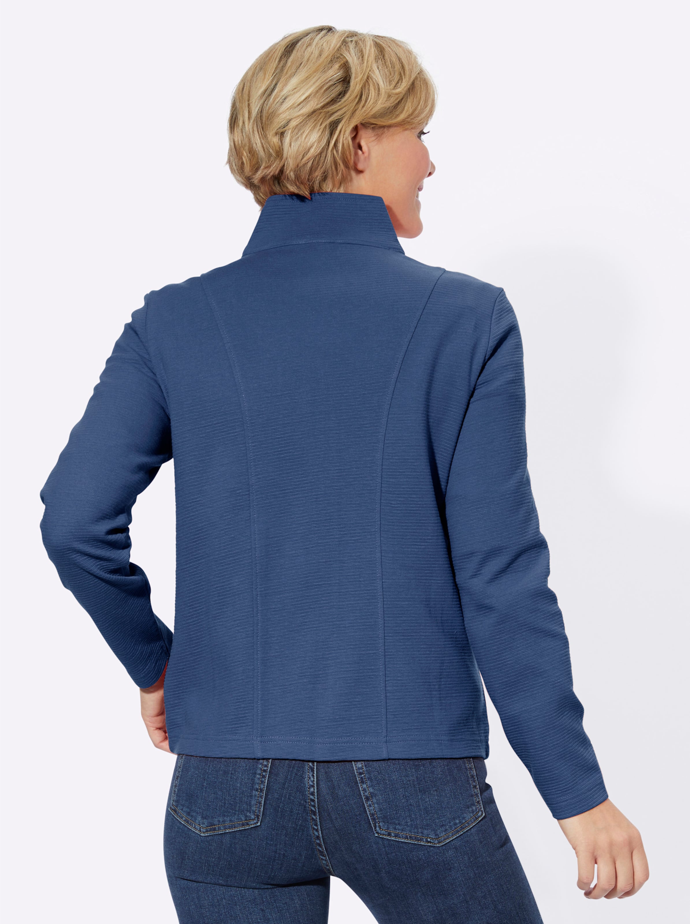 Basic Shirt günstig Kaufen-Shirtjacke in jeansblau von heine. Shirtjacke in jeansblau von heine <![CDATA[Ein Basic wie diese Shirtjacke in weicher Ripp-Struktur gehört in jede Garderobe! Mit Stehkragen, silberfarbigem Reißverschluss, zwei praktischen Reißverschluss-Taschen und l