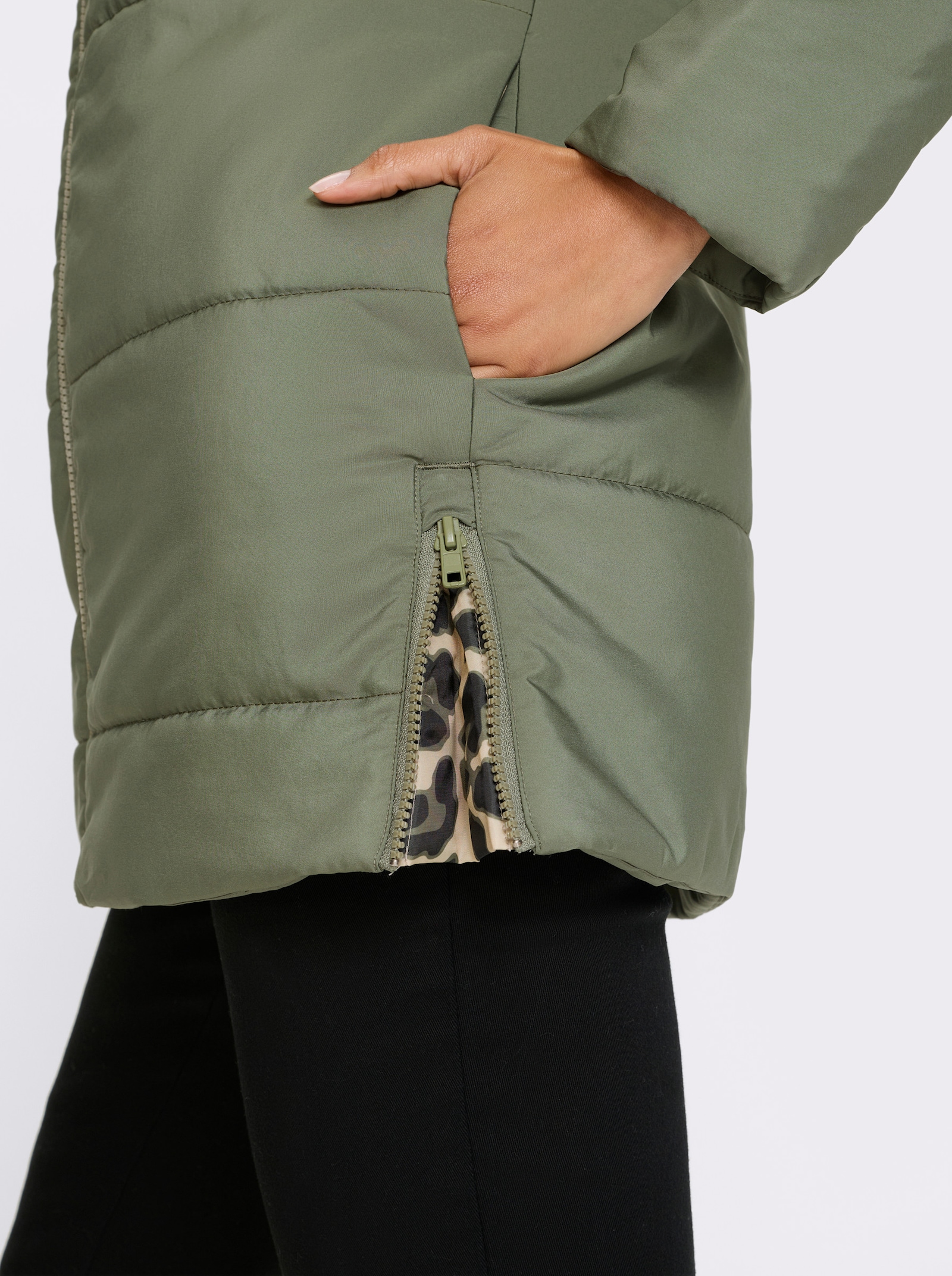 Steppjacke mit Futter im Leo-Dessin - khaki
