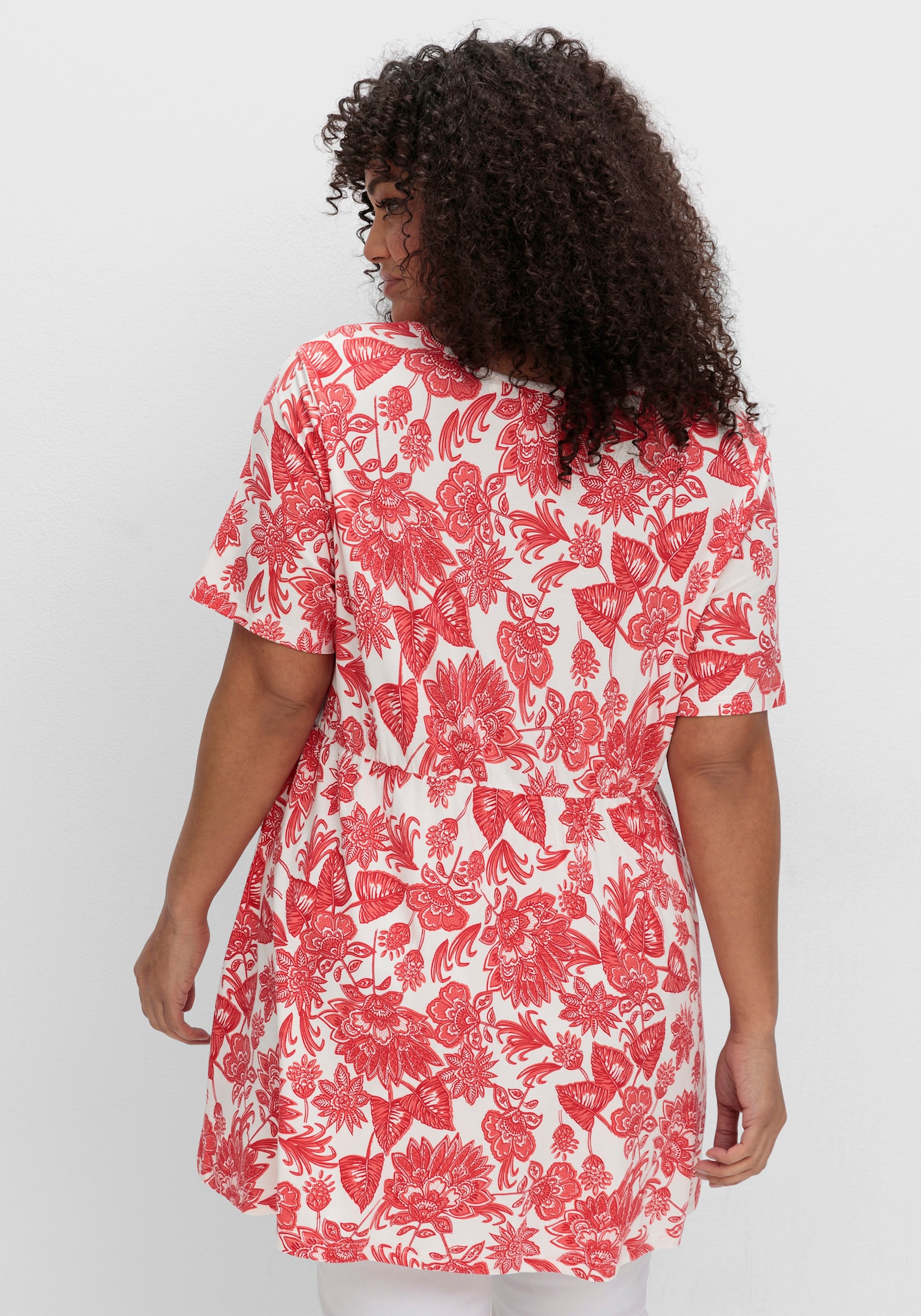 sheego by Joe Browns Lang shirt in laagjeslook, met bloemenprint - ecru gedessineerd