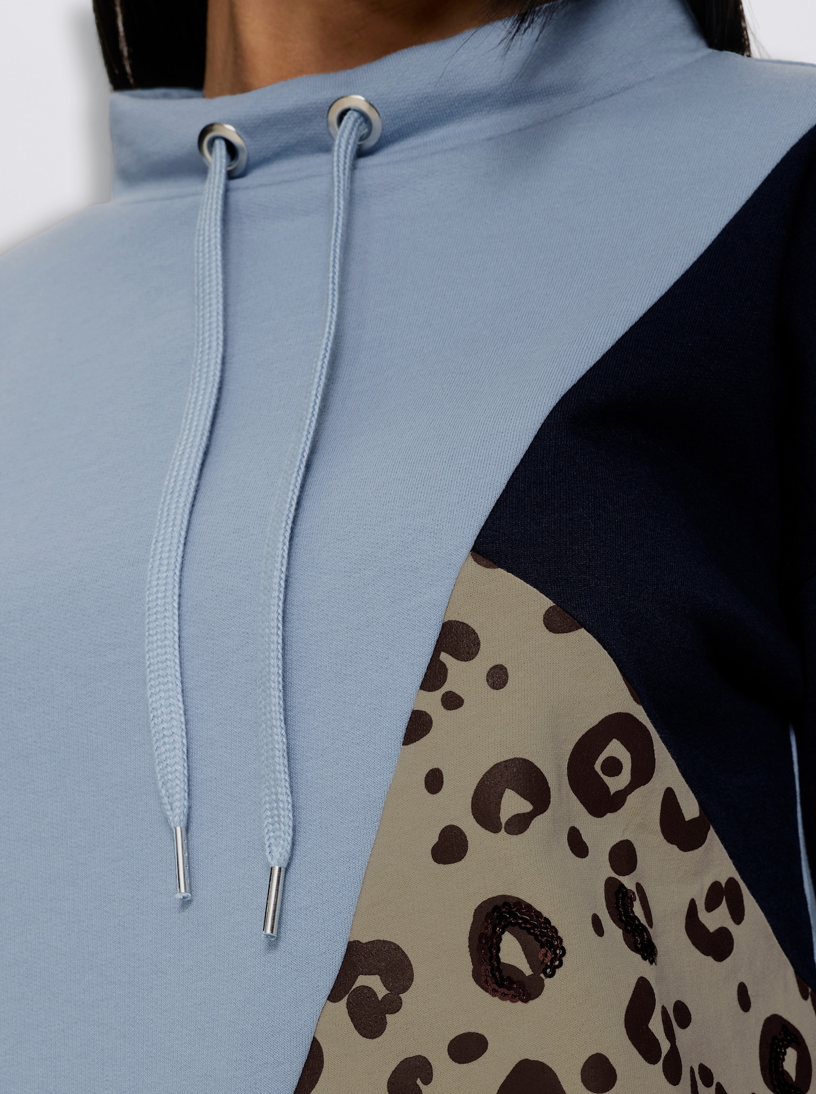 heine Sweatshirt mit Leo-Details - bleu-camel-bedruckt