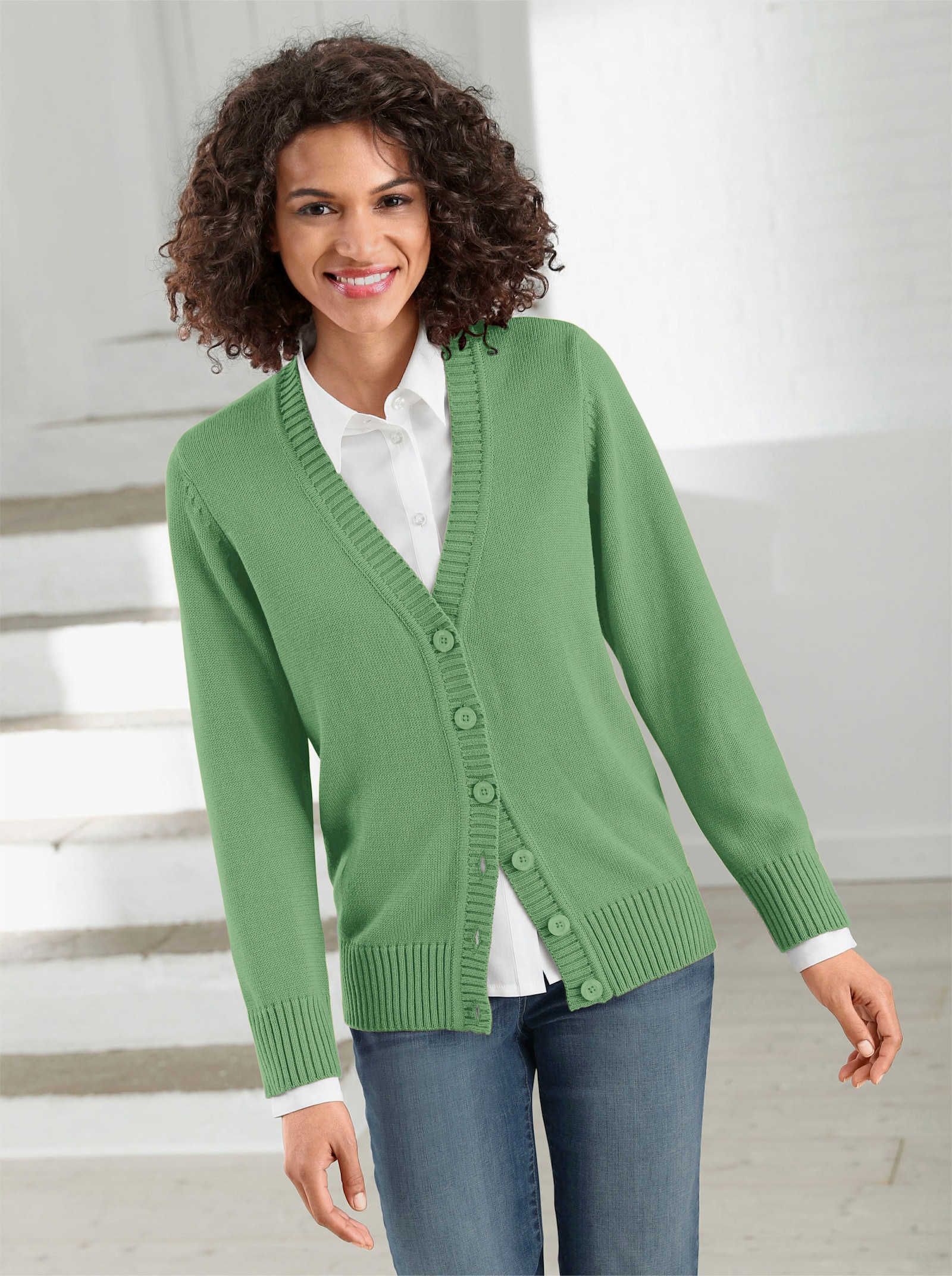 Strickjacke mit farblich abgestimmten Knöpfen - apfel