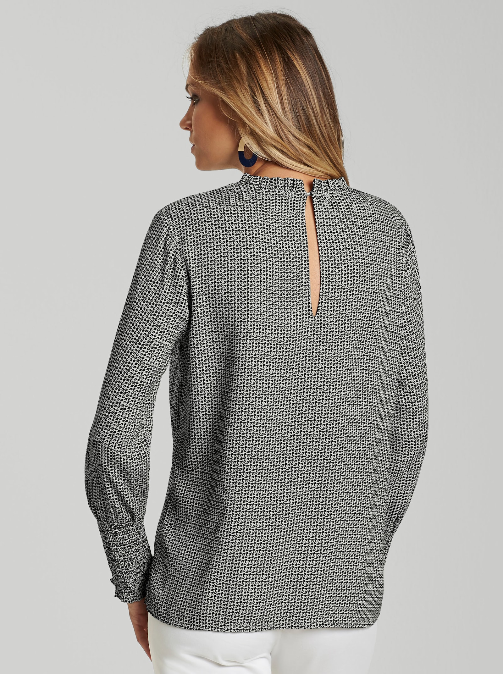 Rüschenbluse mit Smok-Blende - schwarz-weiß-gemustert