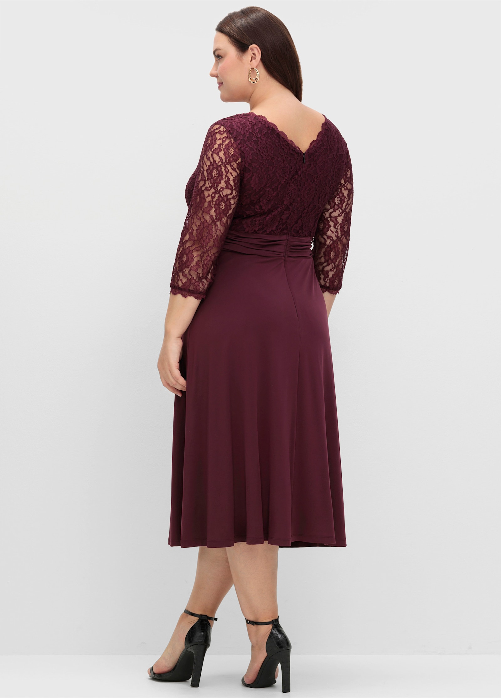 sheego Robe de soirée avec haut en dentelle florale - lie-de-vin