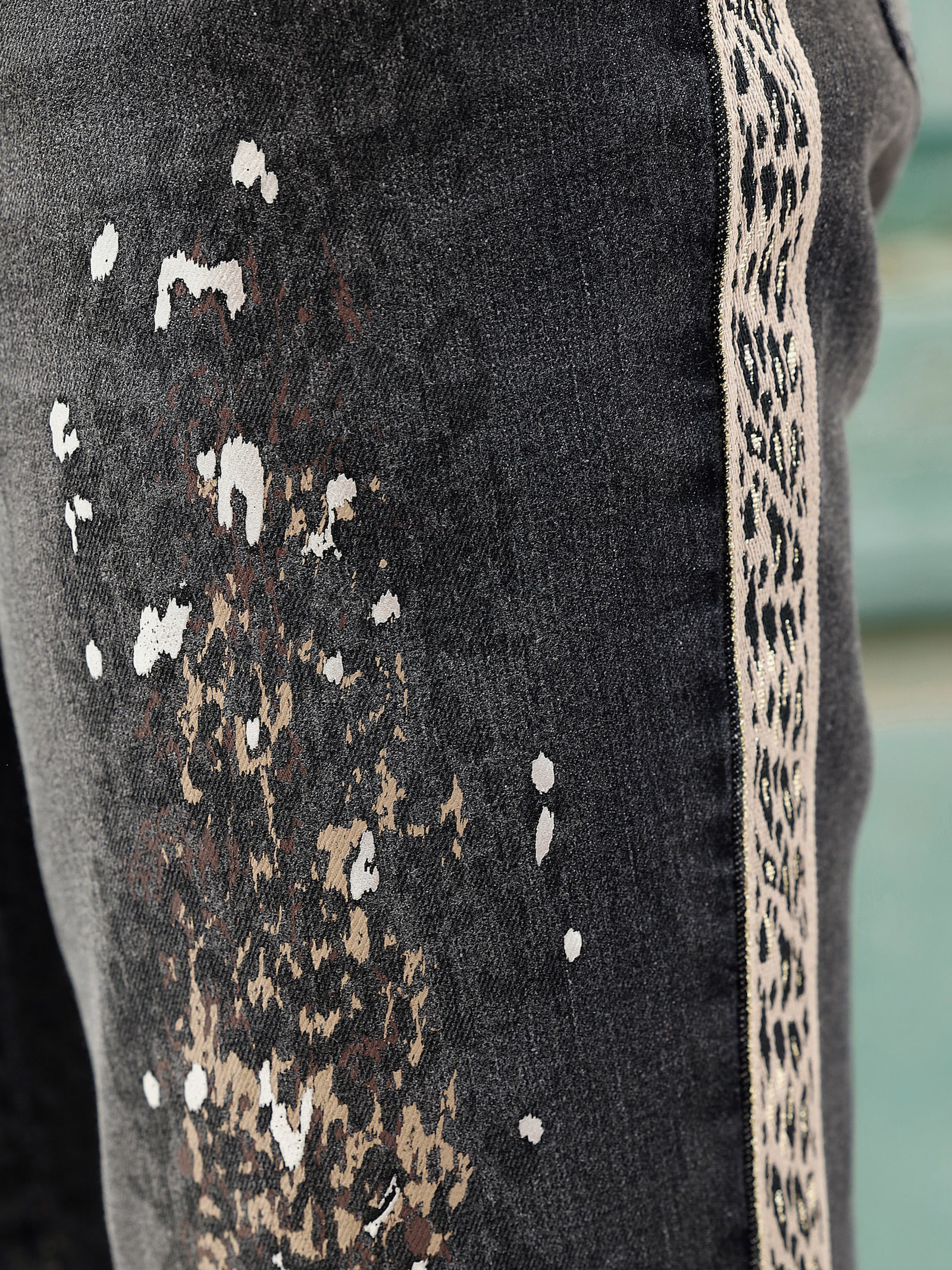 heine 5-Pocket-Jeans mit Animal-Dessin-Elementen - graphit denim