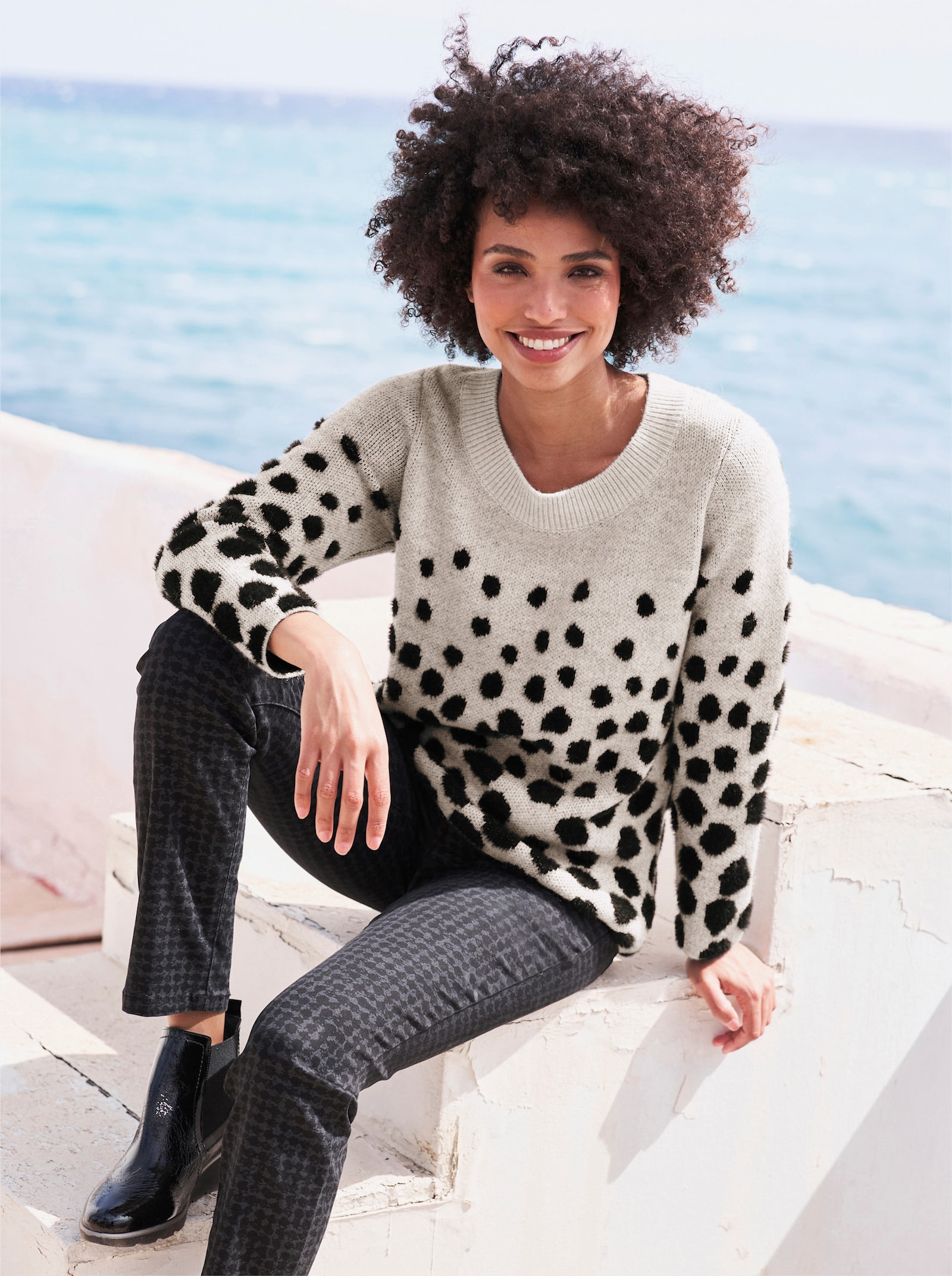 heine Jacquard-Pullover in flauschiger Qualität - sand-schwarz-gemustert