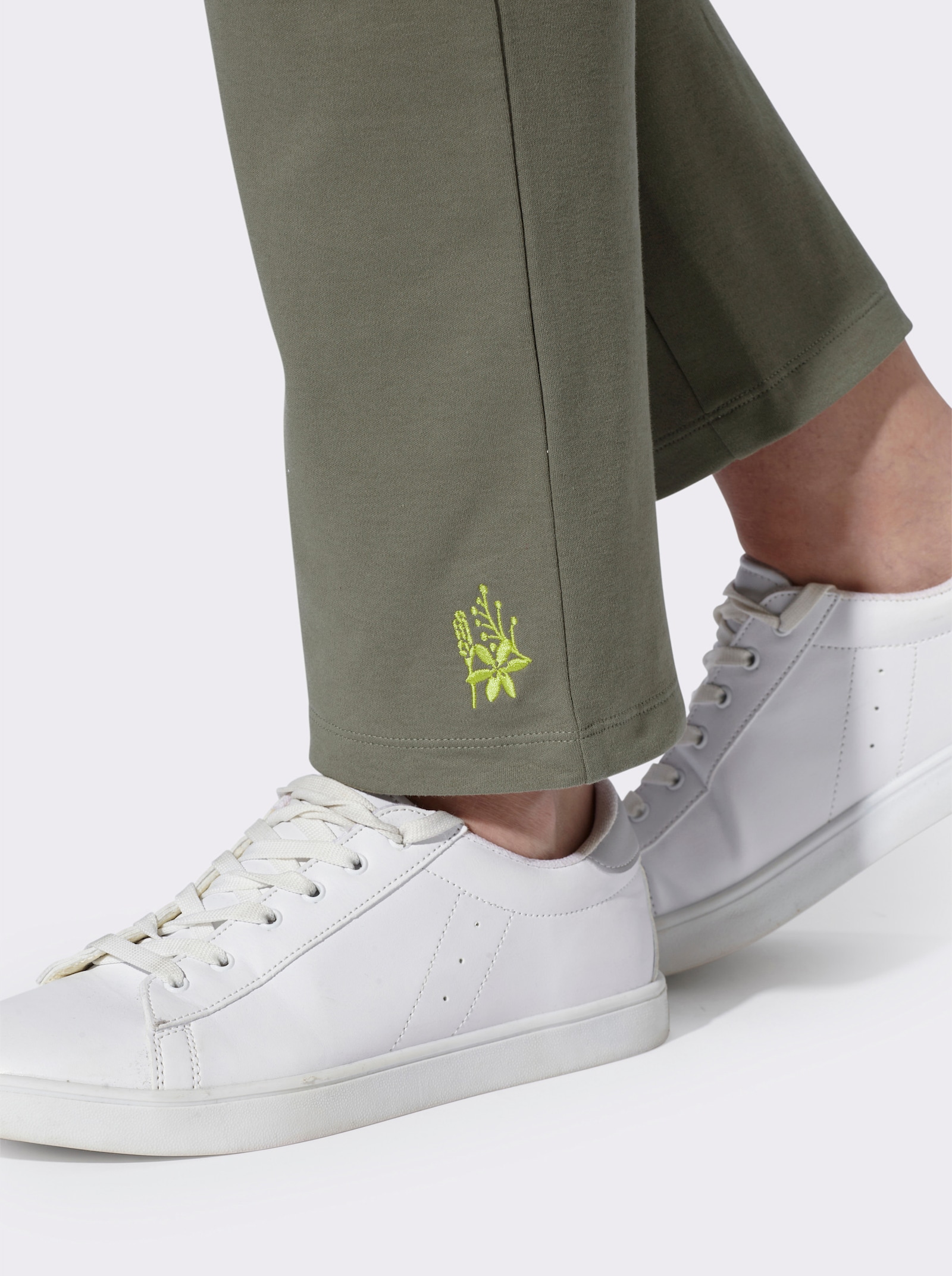 Freizeithose mit Stickerei - khaki