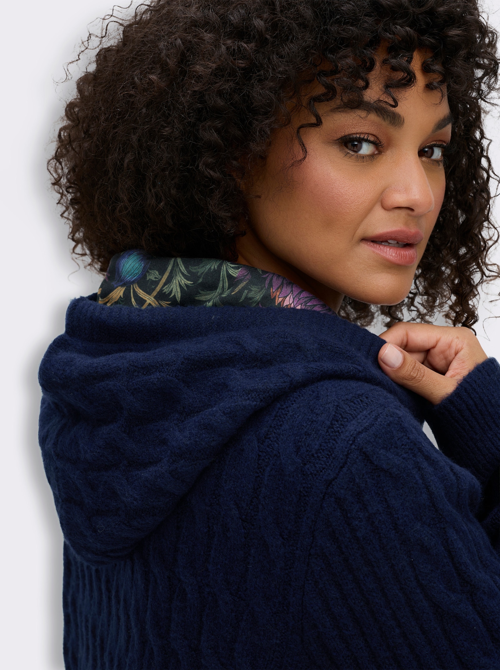 sheego by Joe Browns Strickjacke mit floralem Kapuzenfutter - marine-jeansblau-meliert