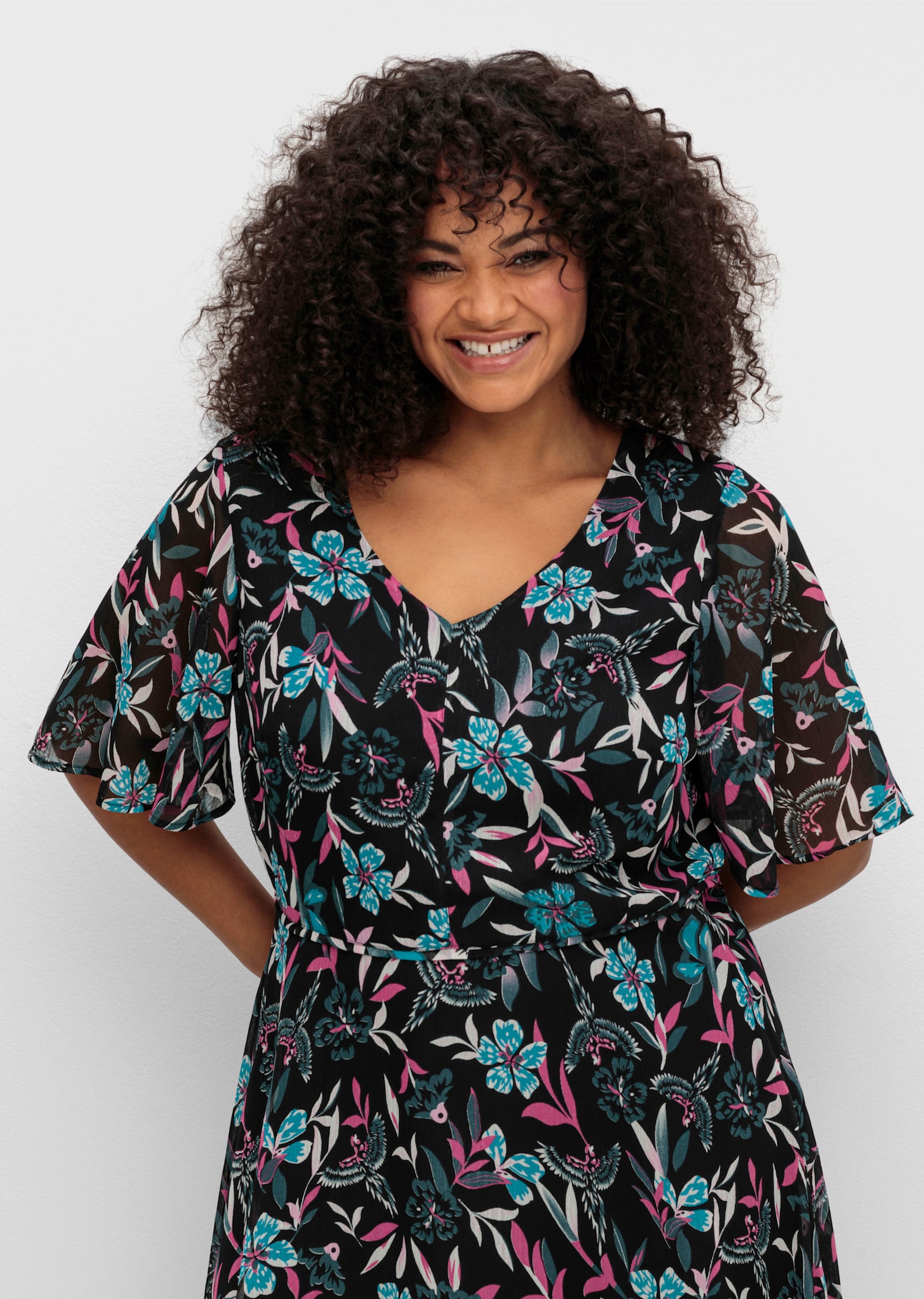 sheego by Joe Browns Chiffonkleid mit Blumendruck und Flügelärmeln - dunkelpetrol-gemustert