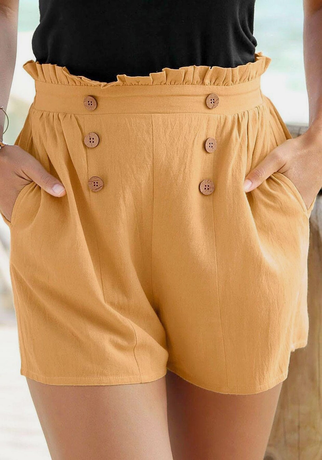 LASCANA Shorts - gelb