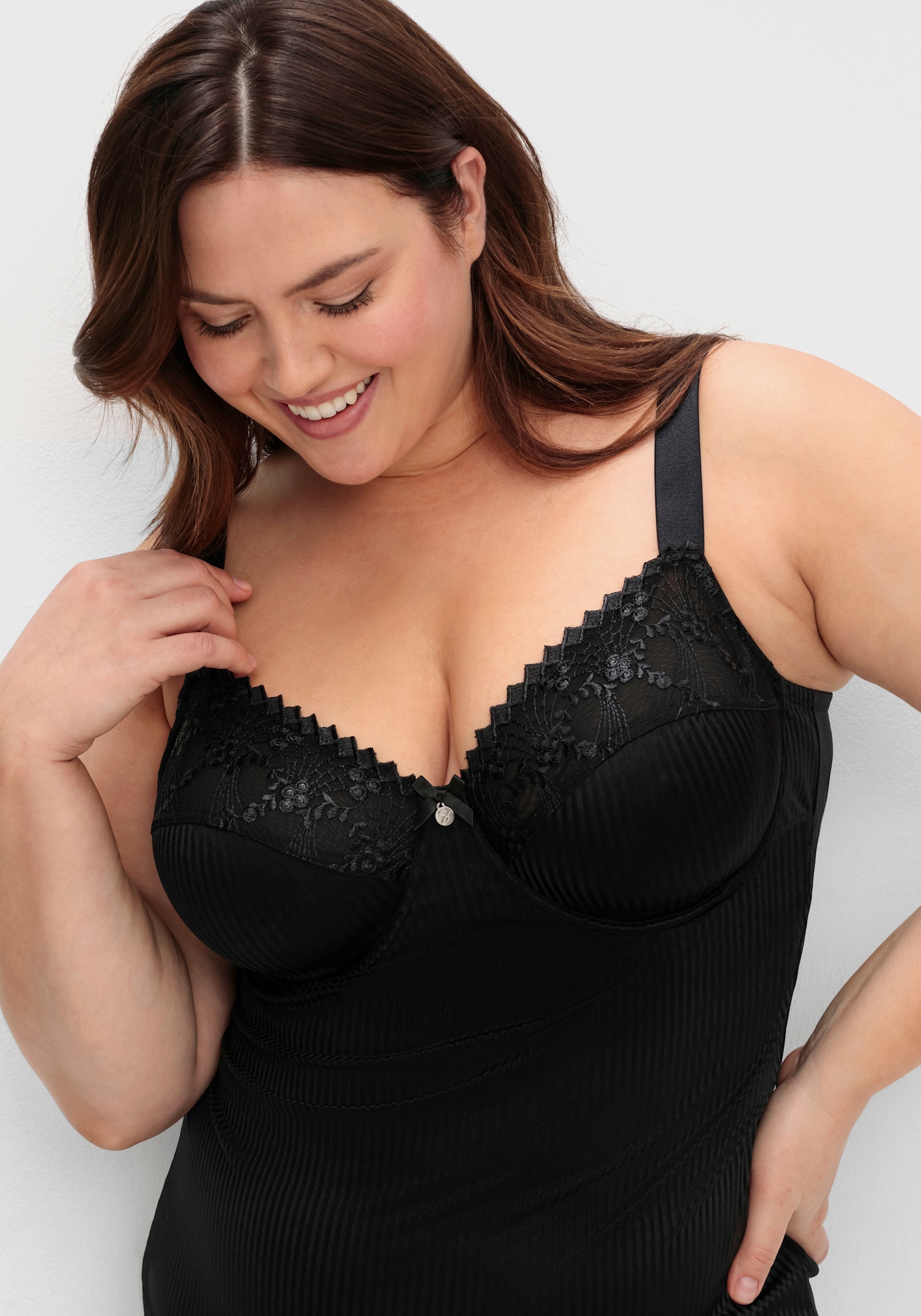 sheego BH-Hemd mit Spitzen-Cups und Streifen - schwarz