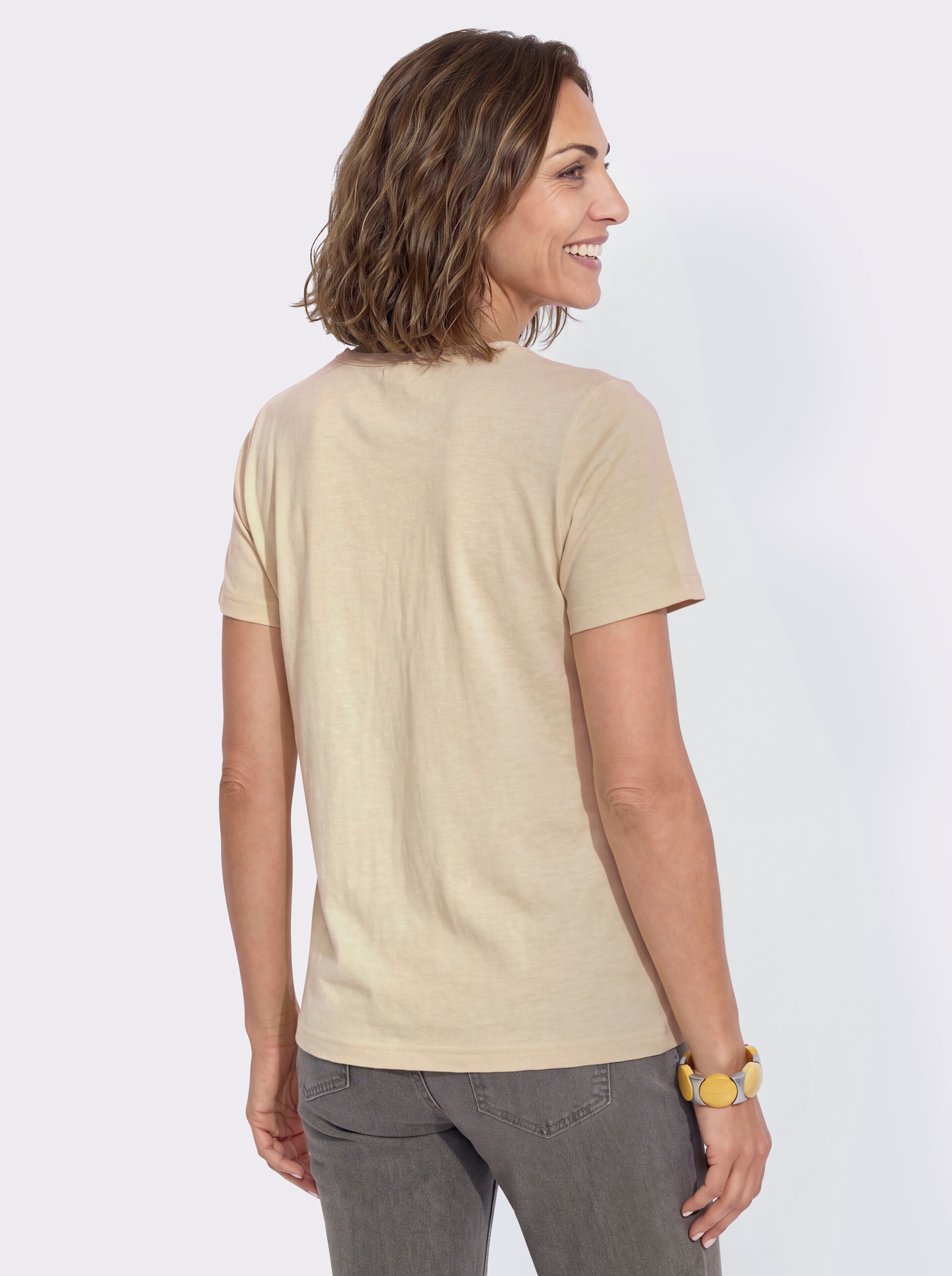 Kurzarmshirt mit Knöpfen in Perlmutt-Optik - sand